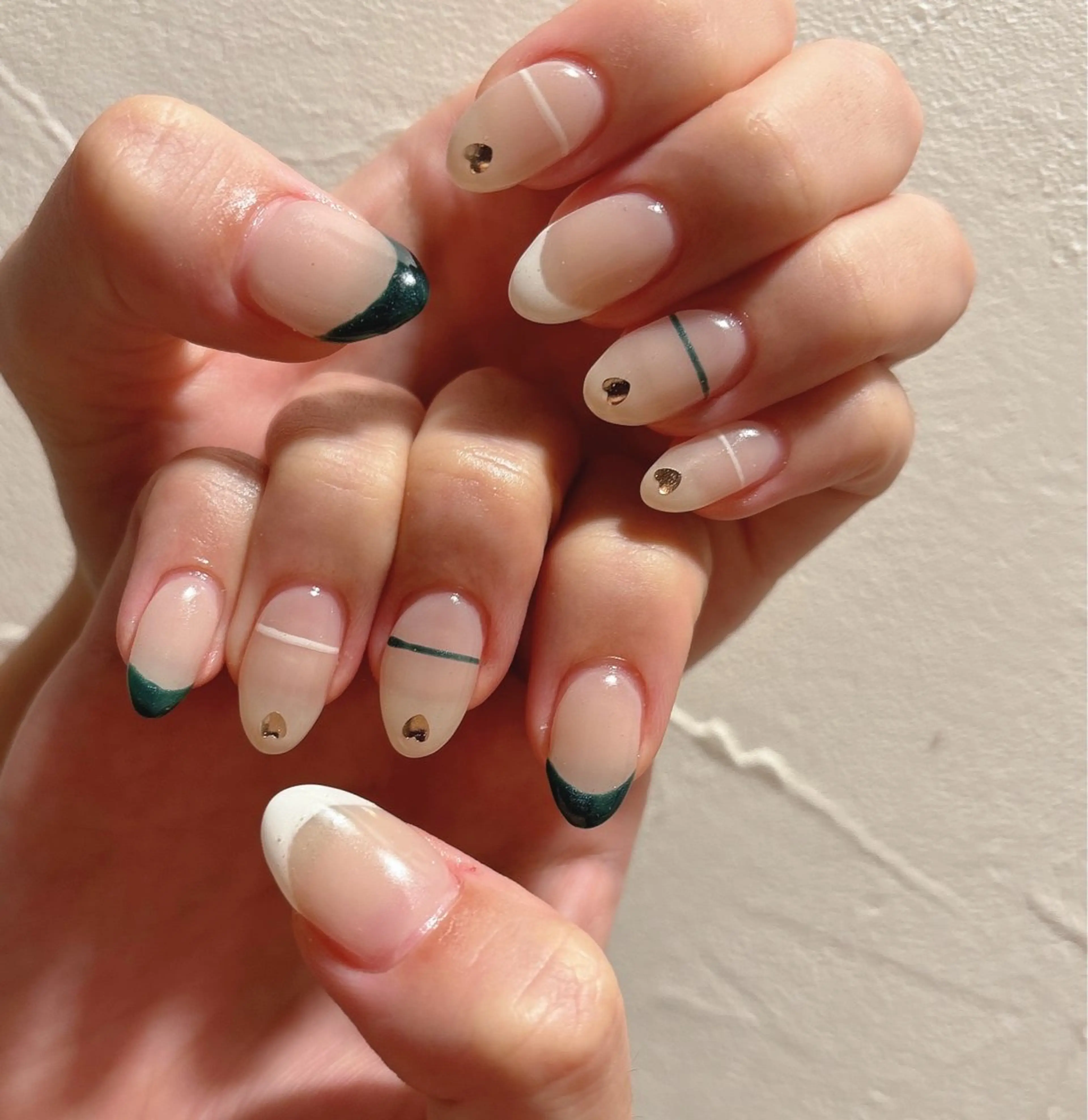 ネイル フレンチネイル ハート ハンドネイル nails 🎀meのネイルデザイン