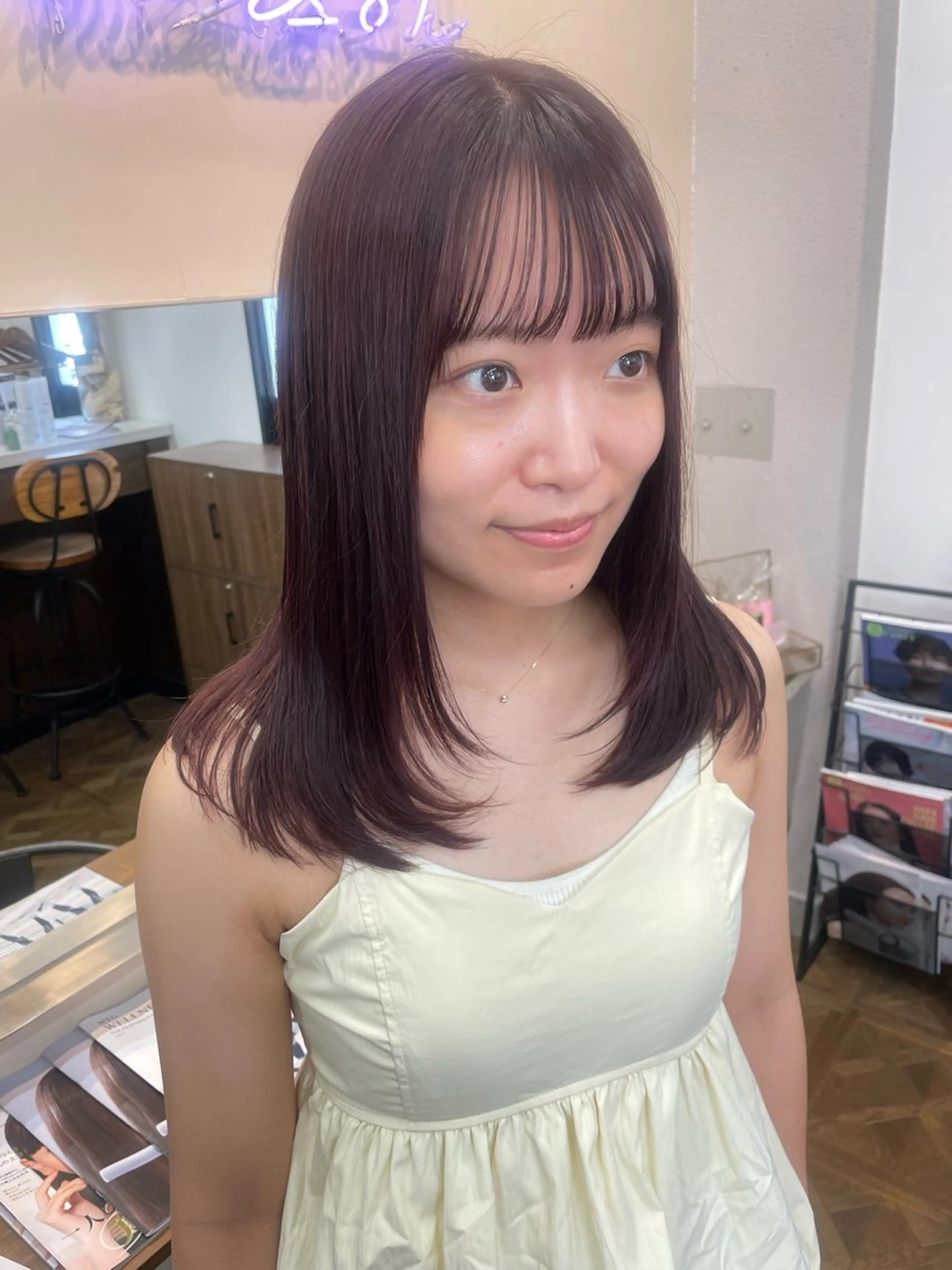 ミディアム レイヤーカット くすみベージュカラー 🪻HARUKAのヘアスタイル