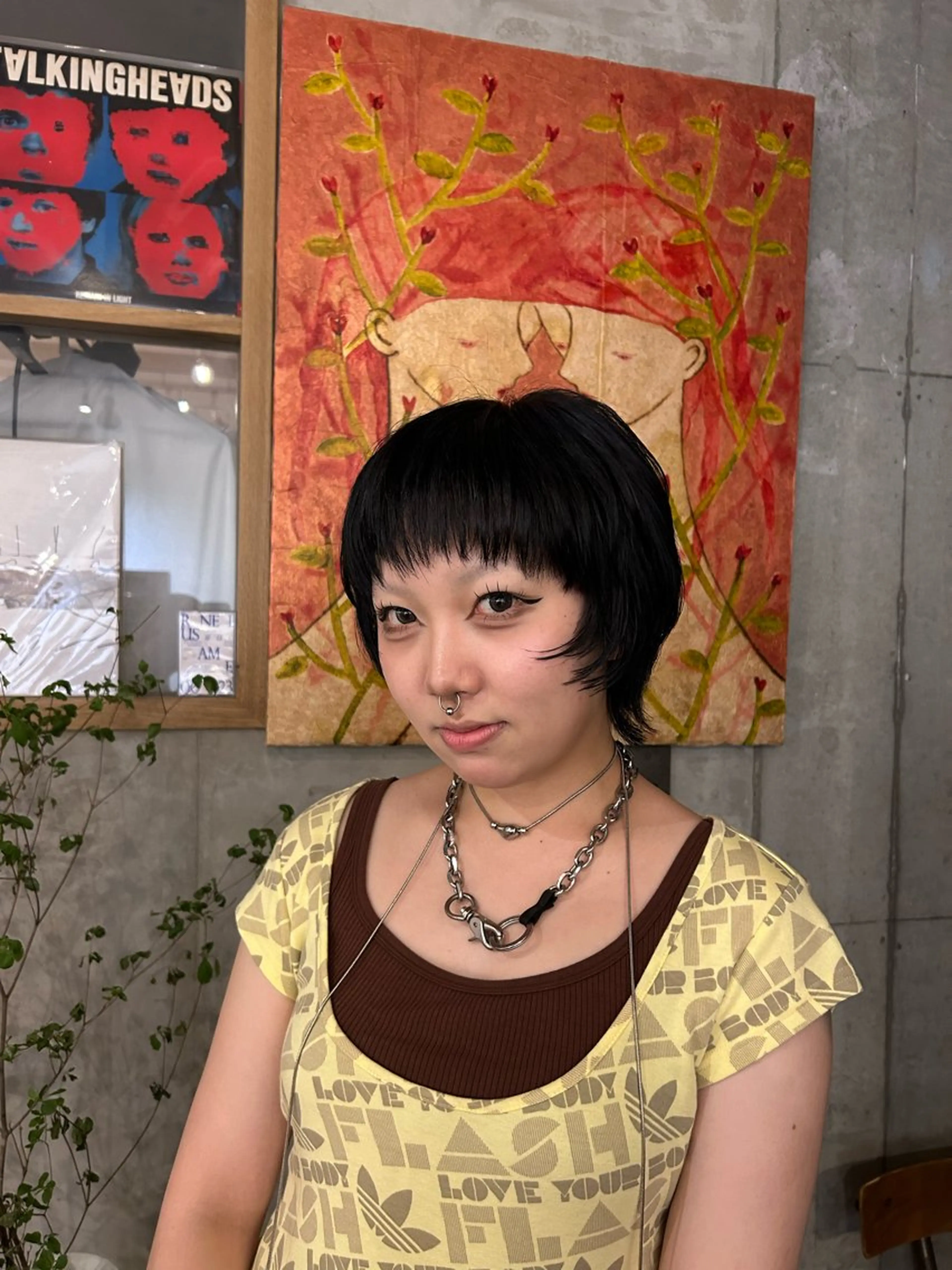 ショート カラー 黒髪 ブルーカラー ヘアカラー 越阪部 碧子のヘアスタイル