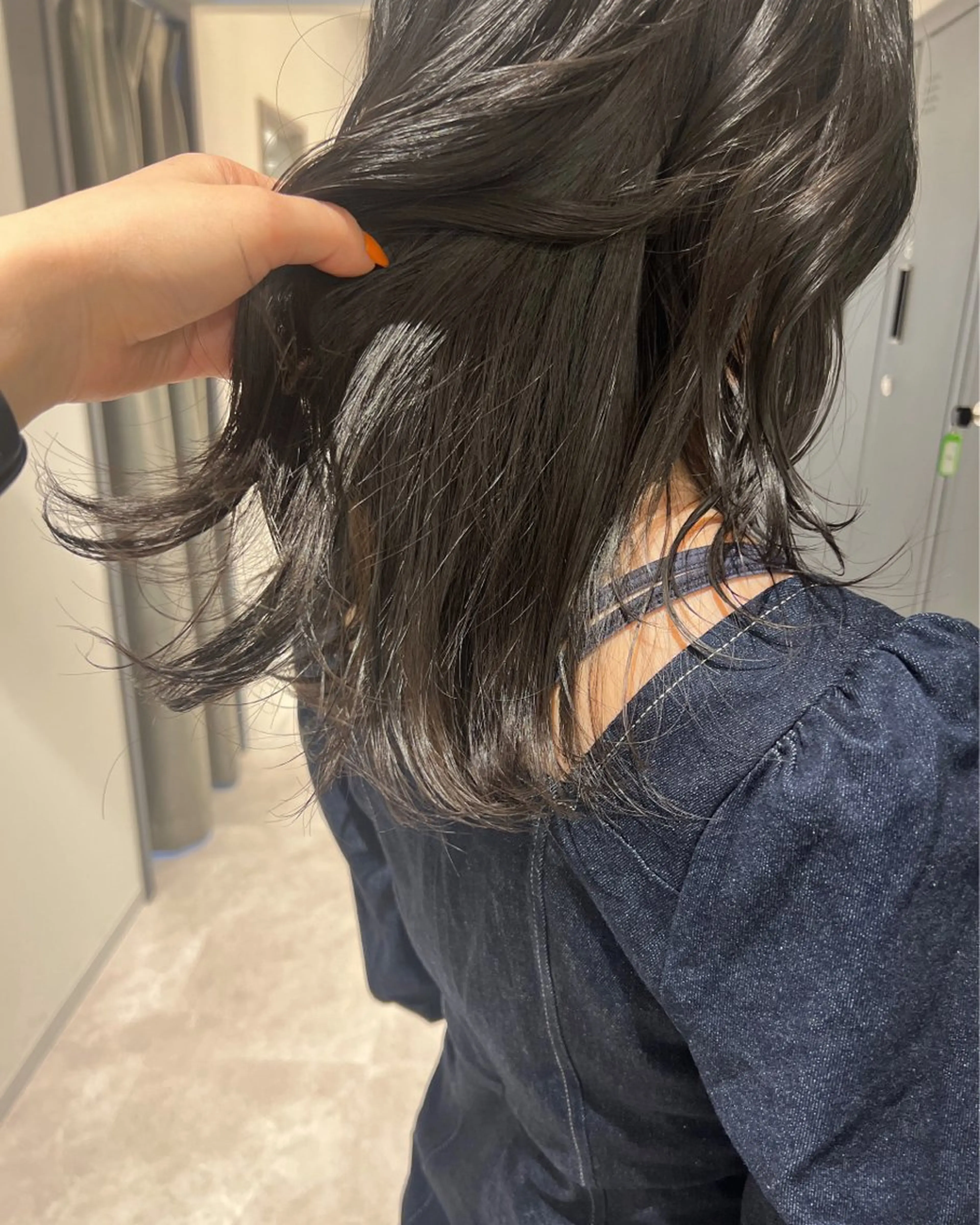 ミディアム カラー ダークグレー ダークグレージュ グレージュ 暗髪カラー🫐パーマ おくだりんかのヘアスタイル