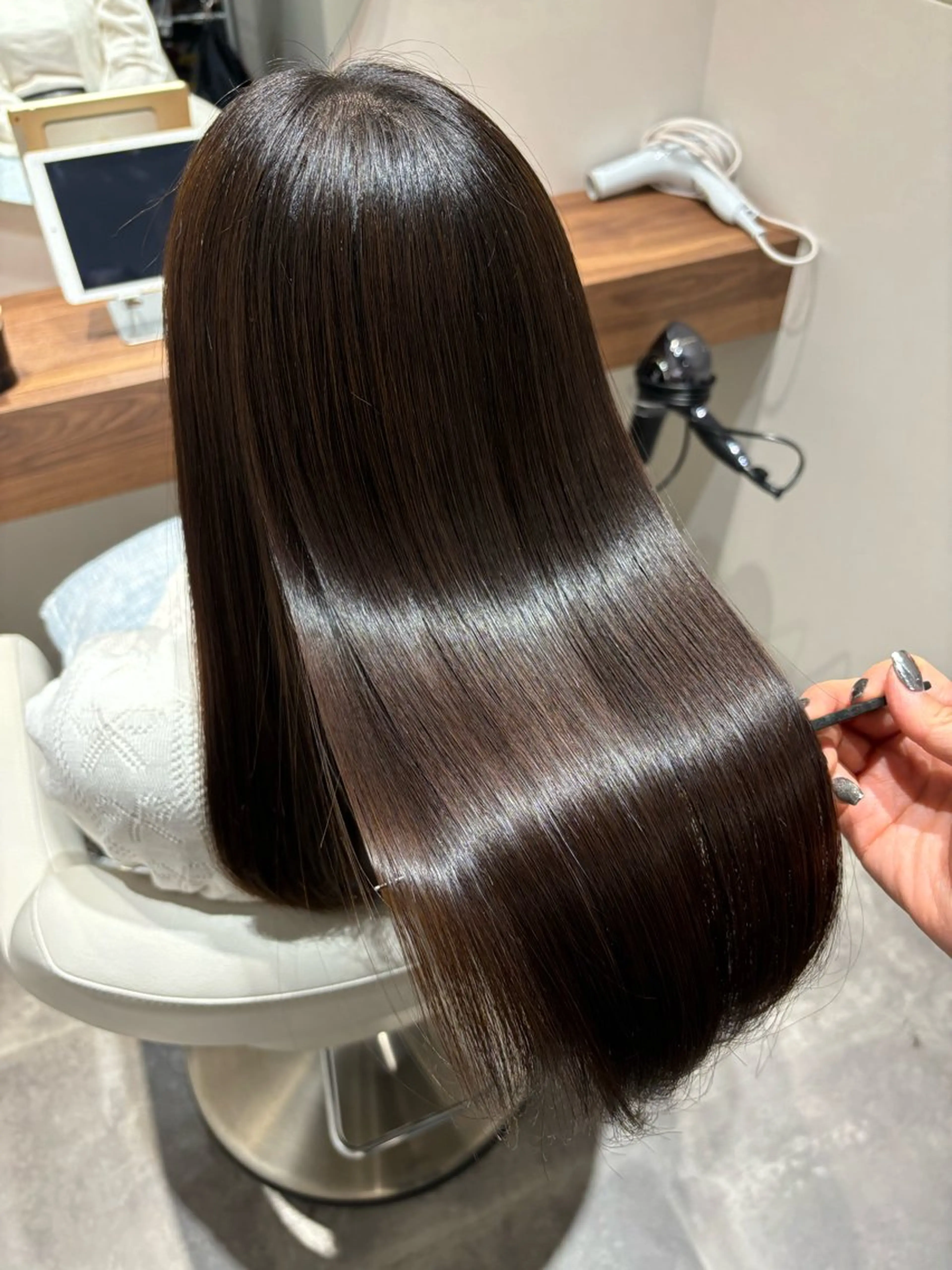 ロング ヘアカラー トリートメント 美髪ヘア 🤍erikaのヘアスタイル