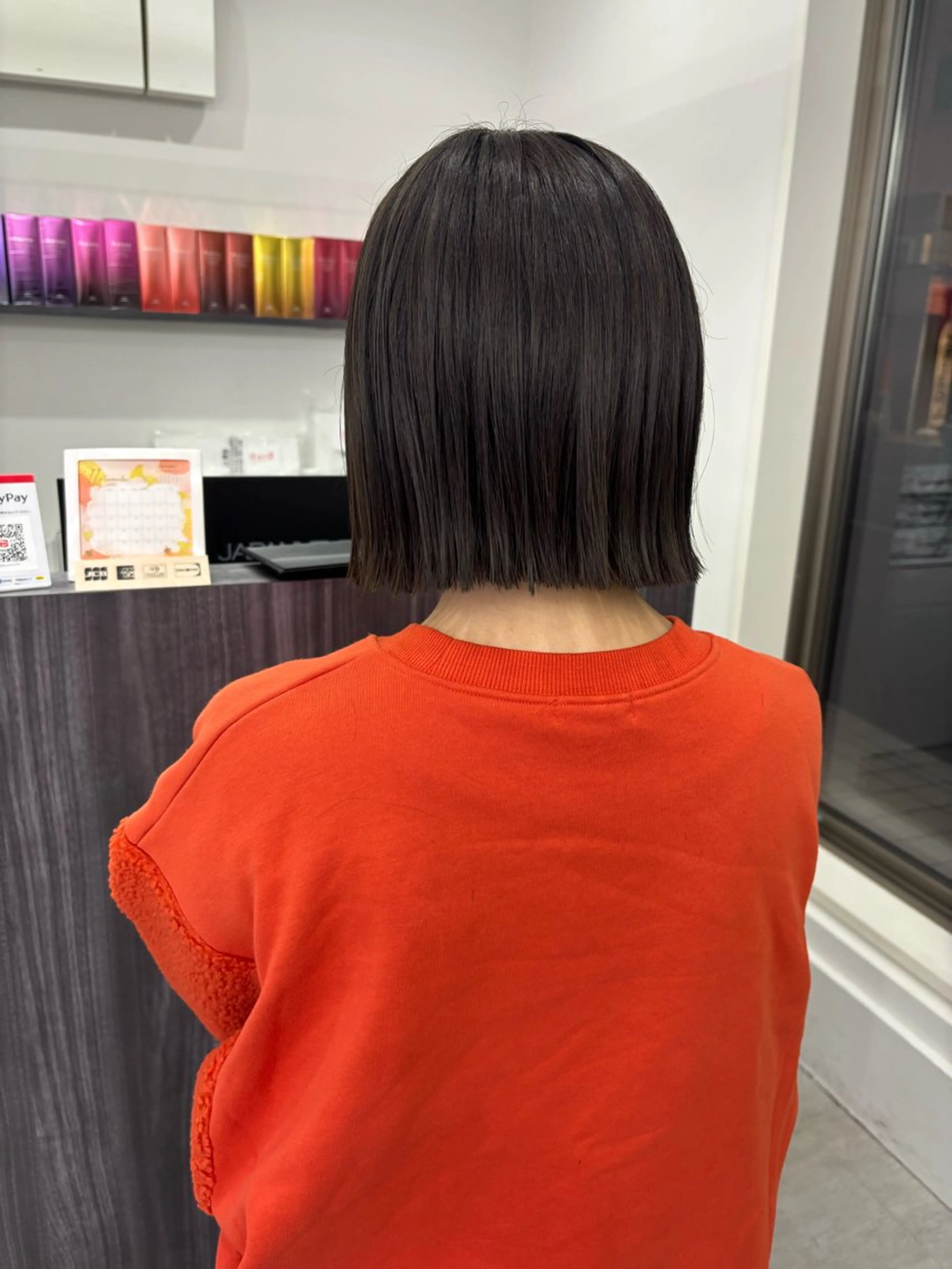 ミディアム 切りっぱなしボブ ボブ カット ヘアカラー トリートメント 新村 華奈絵のヘアスタイル