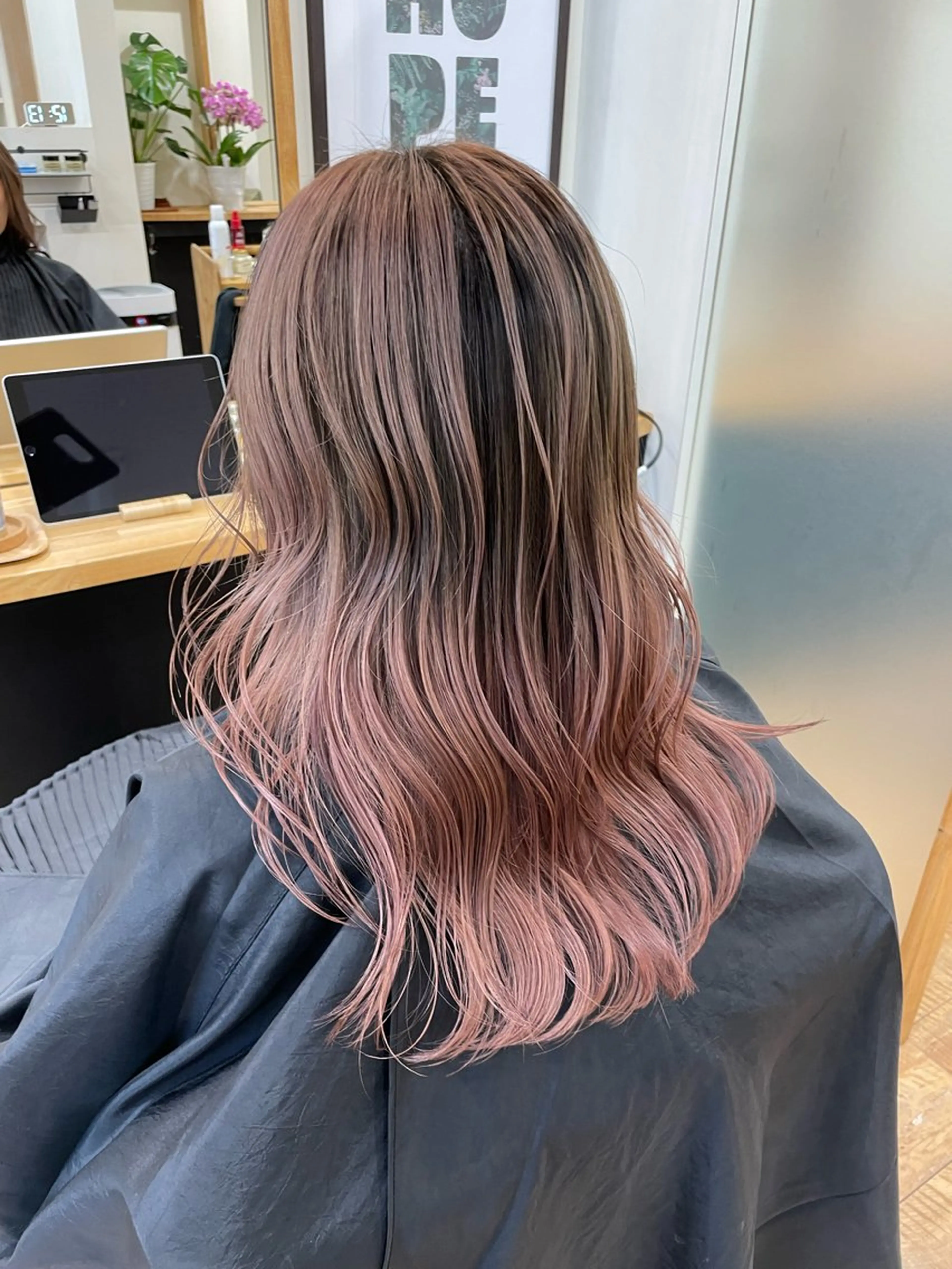 ミディアム カラー バレイヤージュ レイヤーカット ブリーチ👩‍🦳/ ‪✂︎MANAMIのヘアスタイル