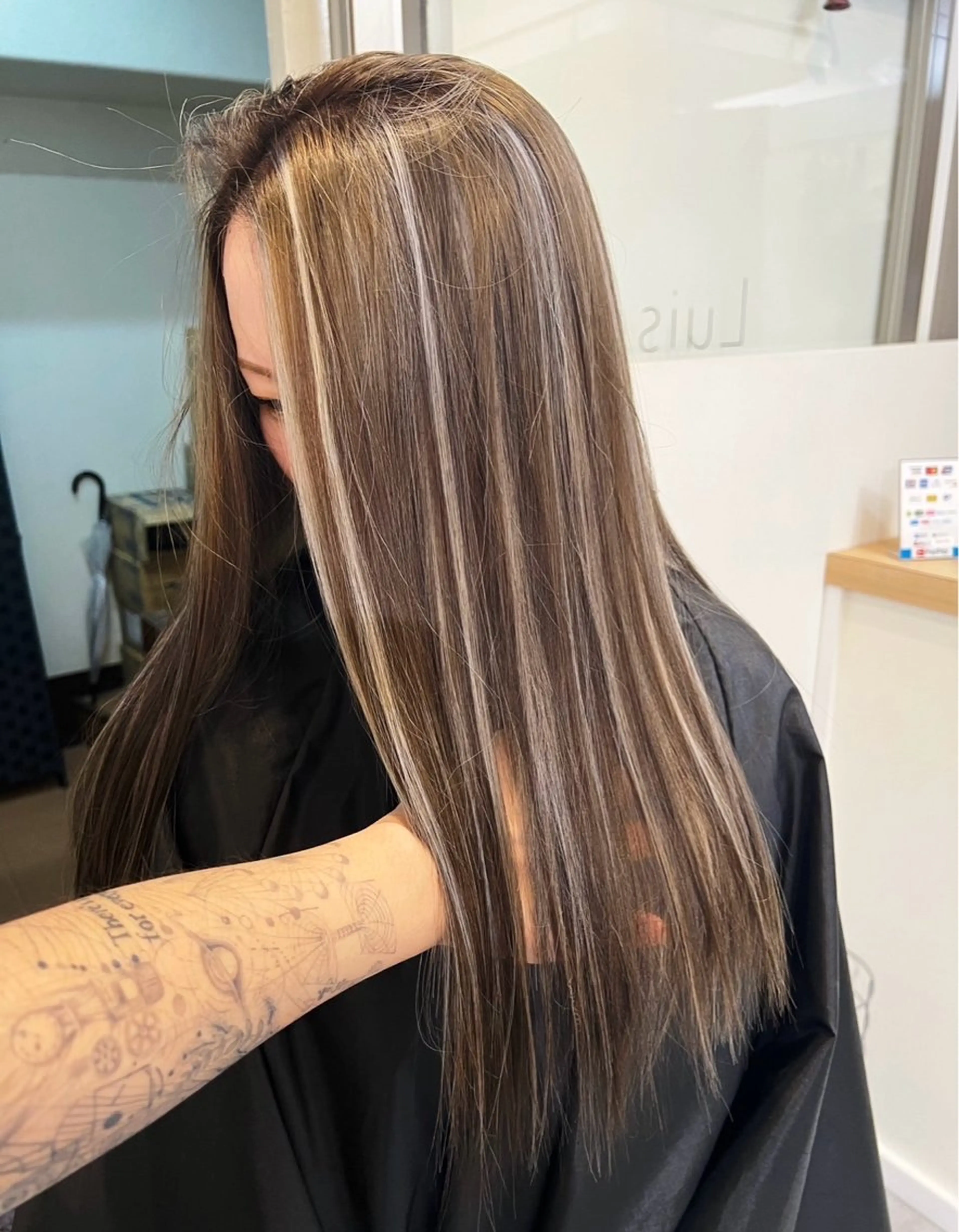 ロング カラー グレージュ ハイライトカラー ハイライト ヘアカラー トリートメント ROBIN所属・指名数No.1 /NAOYAのヘアスタイル