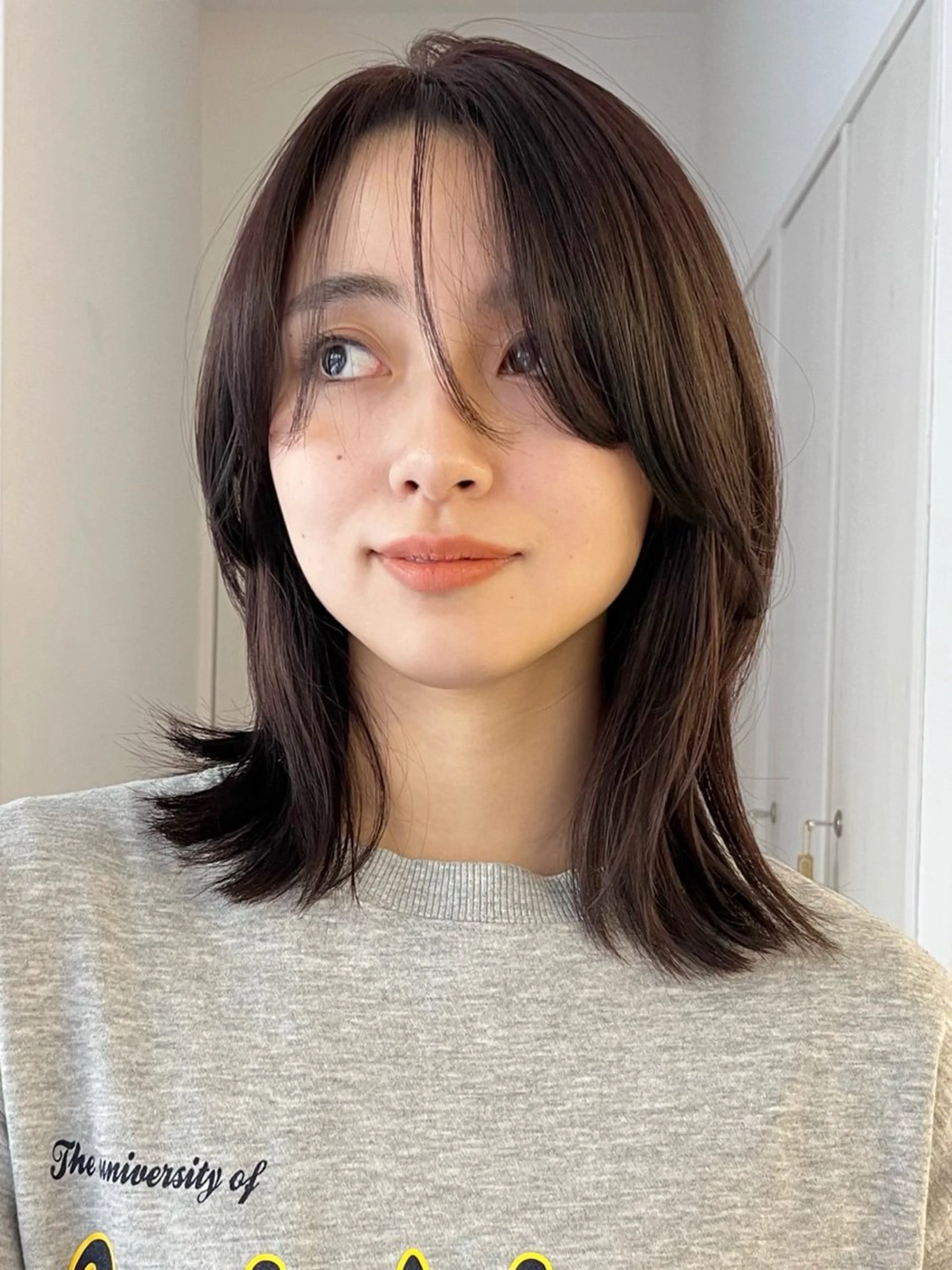 ミディアム 阿久津真衣 似合わせカットのヘアスタイル