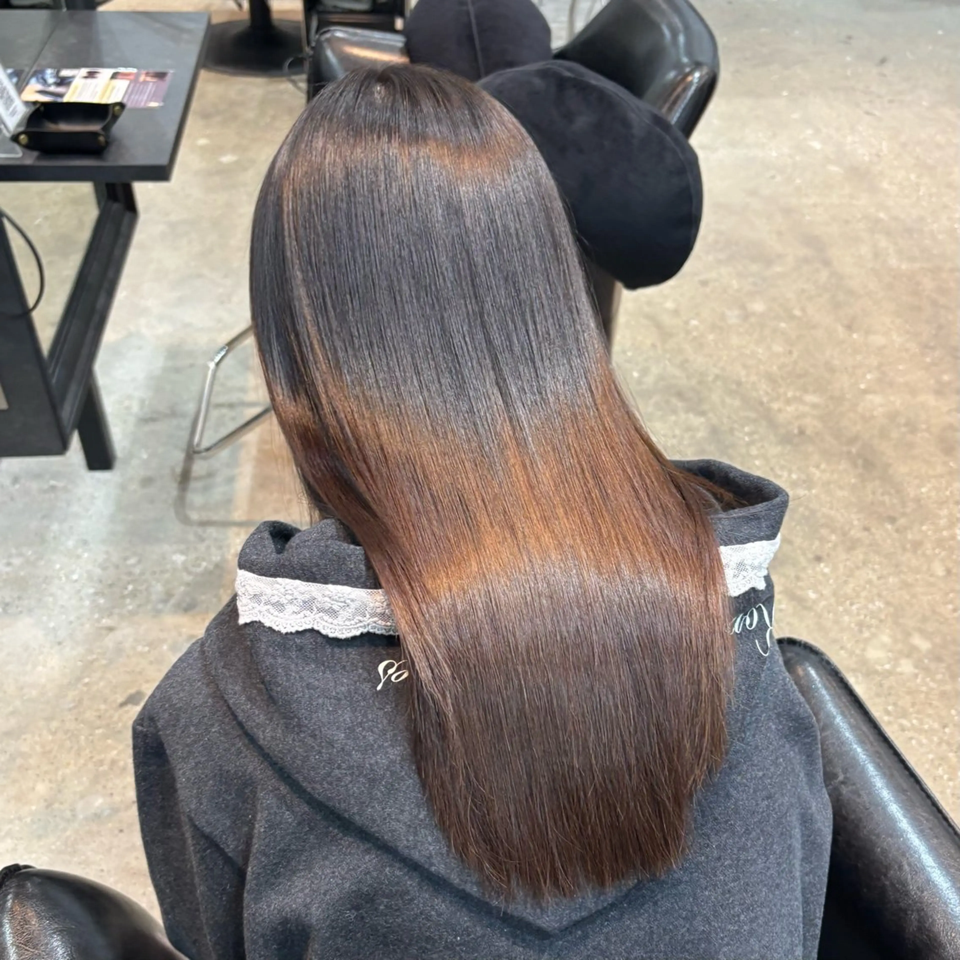 ミディアム 縮毛矯正 BONDZSALON 表参道店所属・艶髪カラー・髪質改善 ストレートAsunaのヘアスタイル