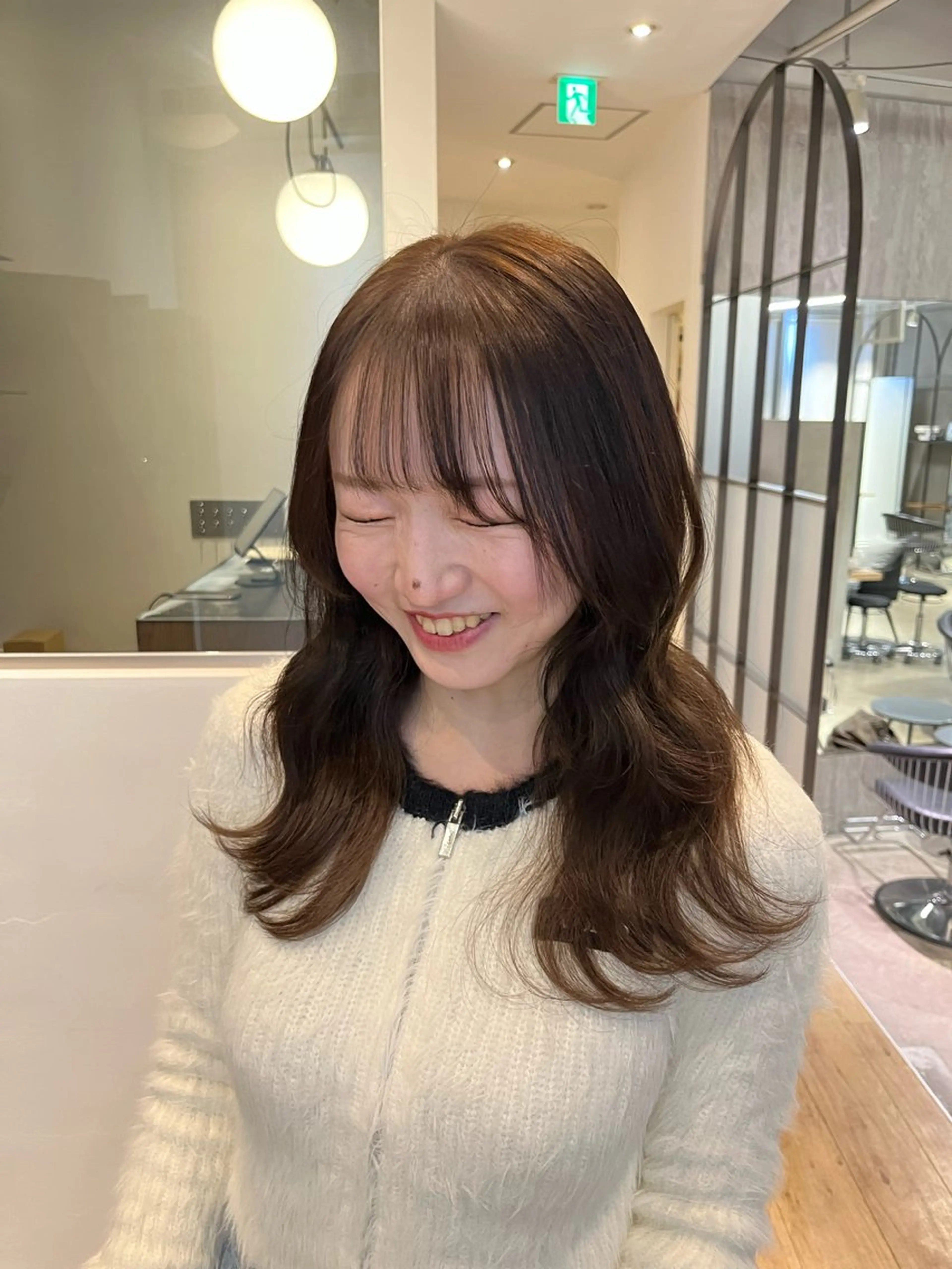 カラー hinaru ．のヘアスタイル