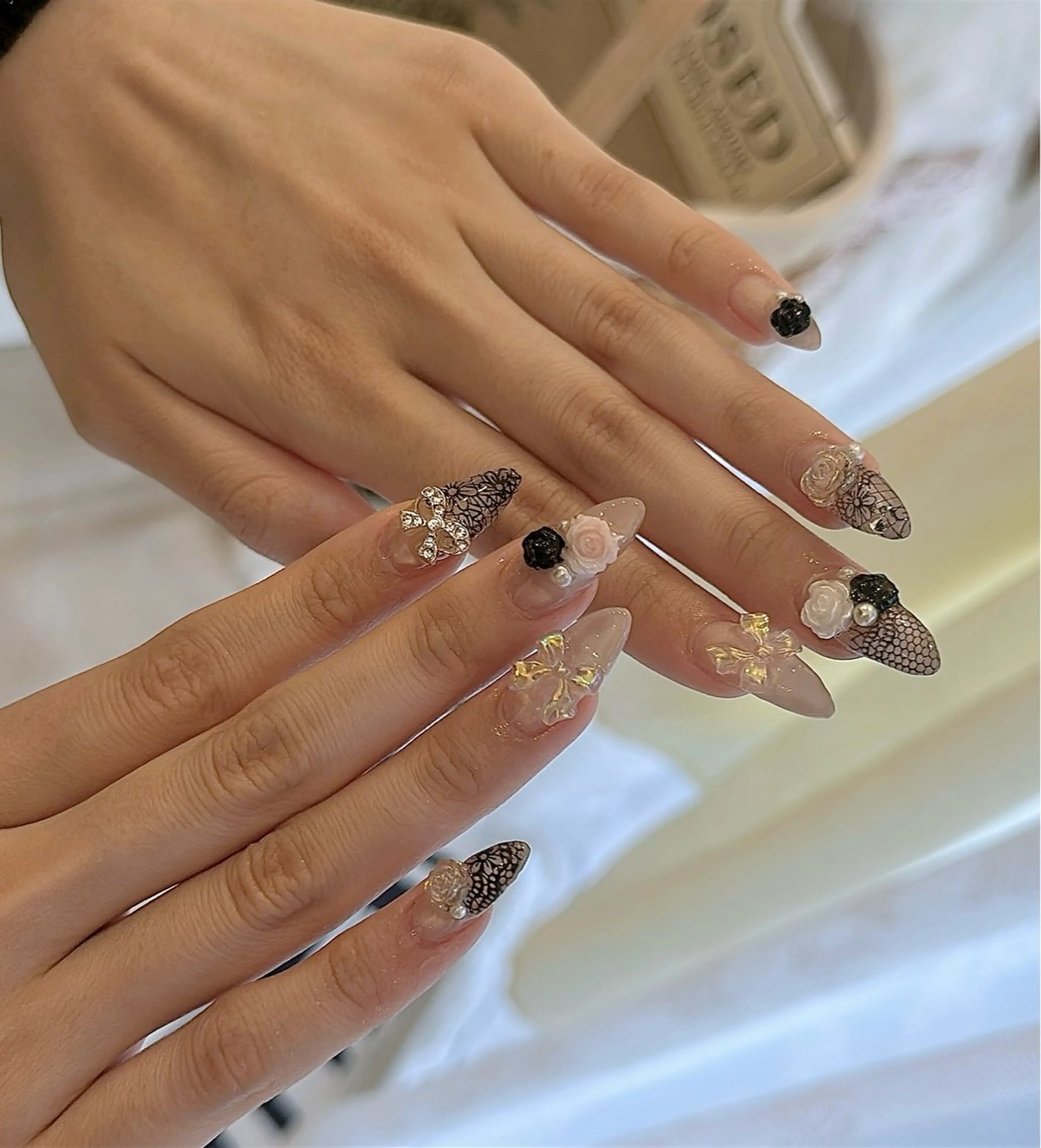 ネイル ジェルネイル ガーリー レース ロングネイル ハンドネイル ハンドケア NANA NAILのネイルデザイン