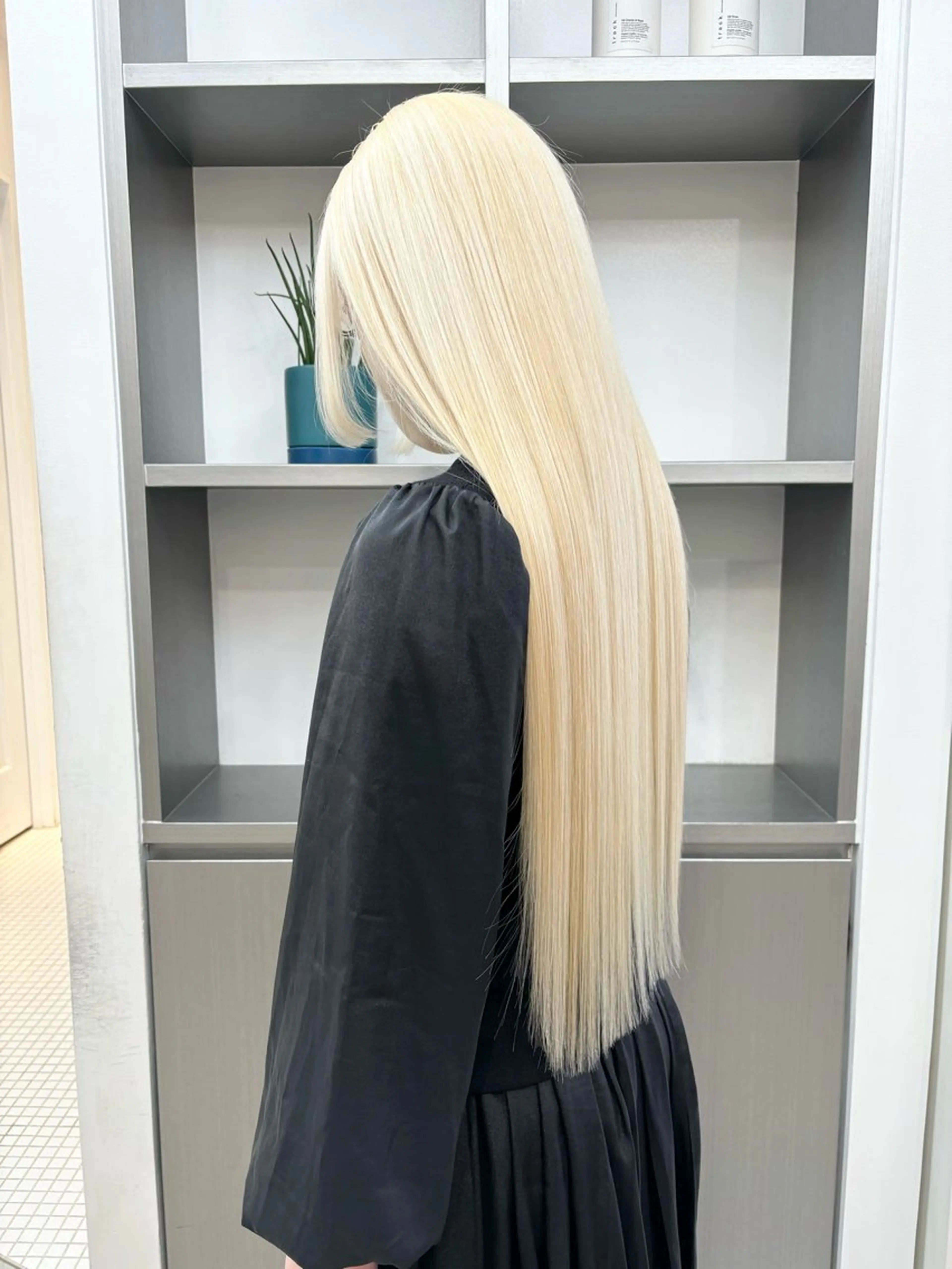 セミロング カラー ヘアアレンジ 抜きっぱなしブロンド ブロンド ヘアカラー トリートメント 🎨ハイトーン/ 切りっぱなし みつきのヘアスタイル