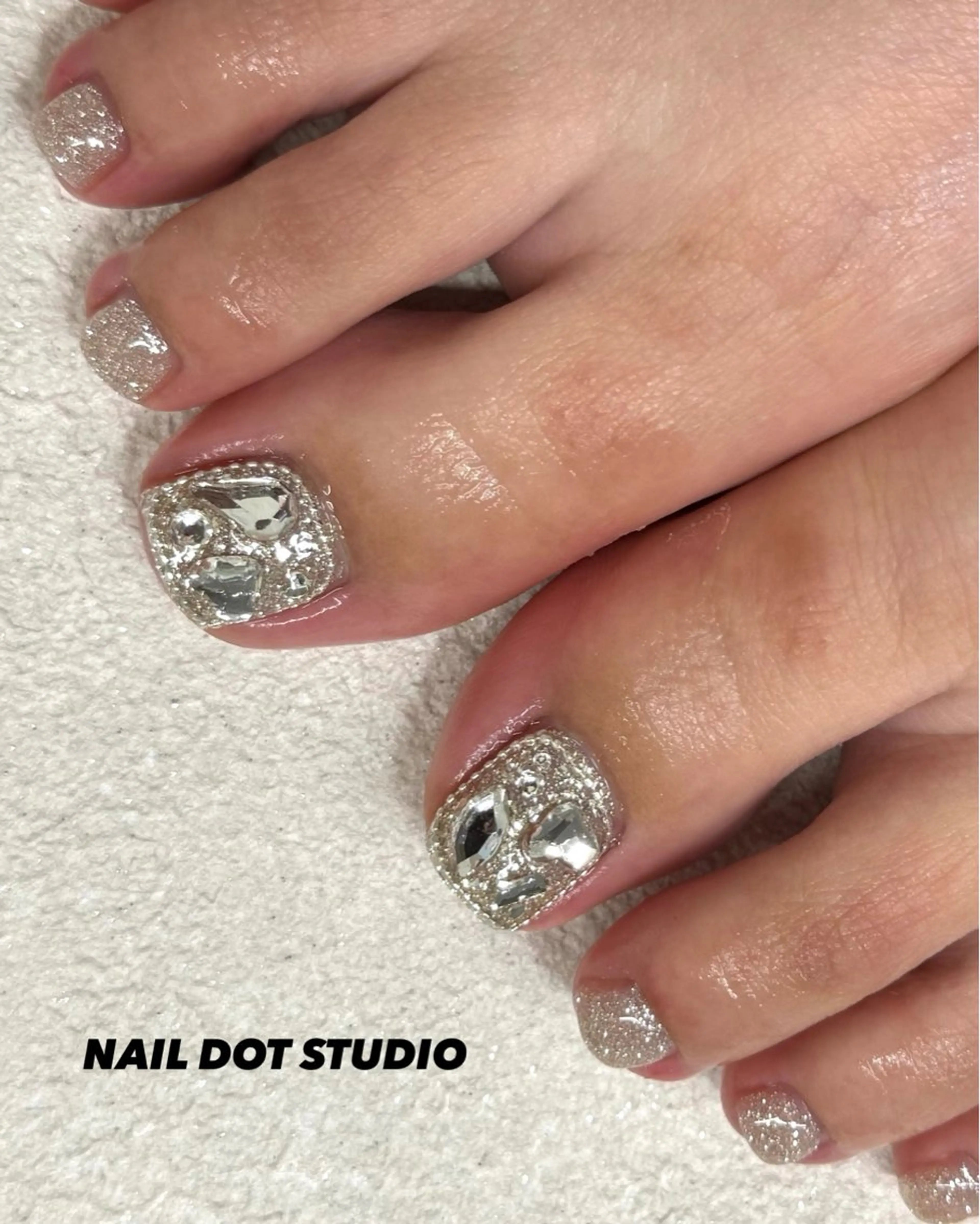 ネイル フットネイル NAILDOTSTU DIO SEINAのネイルデザイン