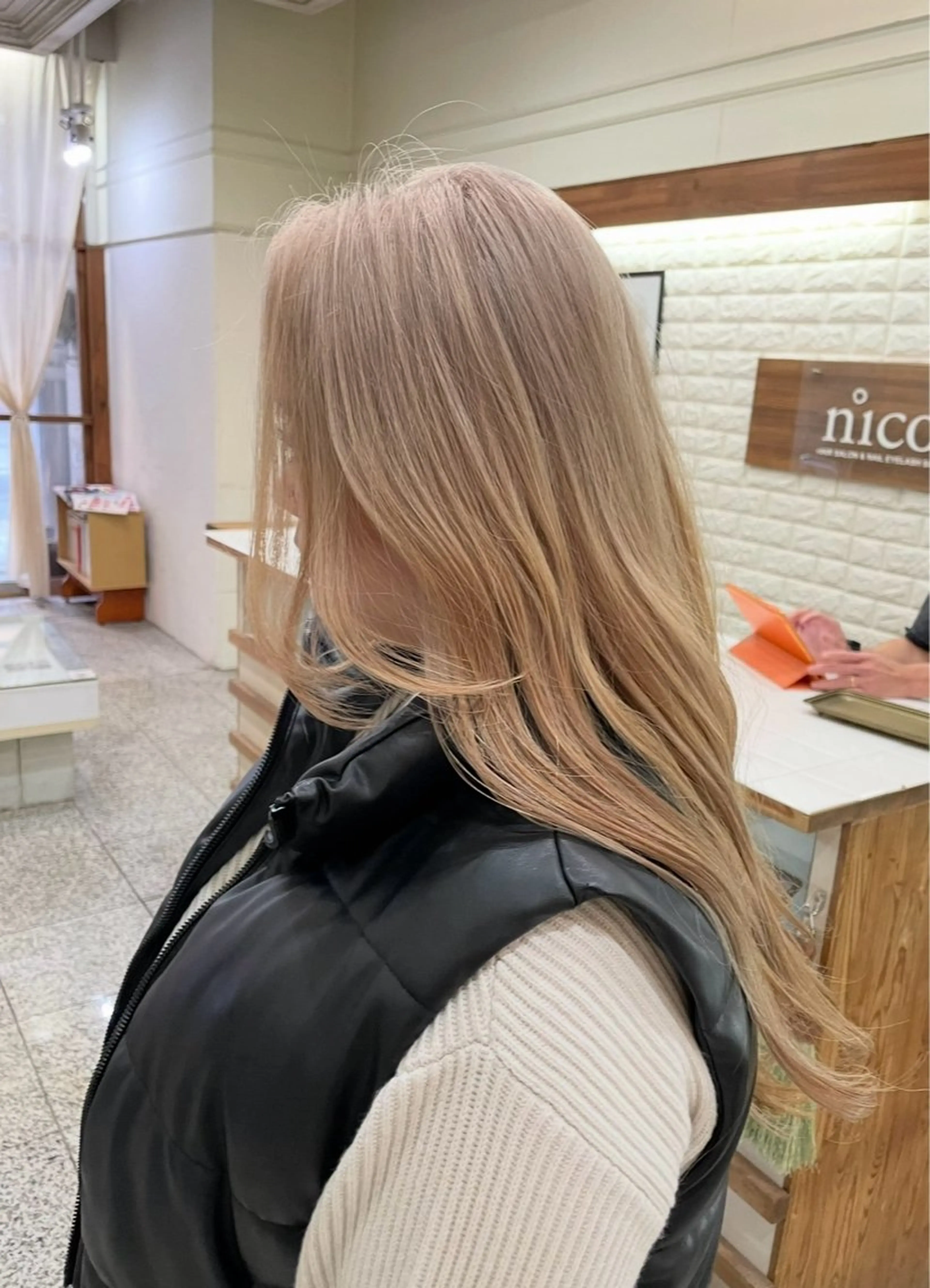 ロング veretta.所属・レイヤーカット・水素 松井山手　齊藤　興のヘアスタイル