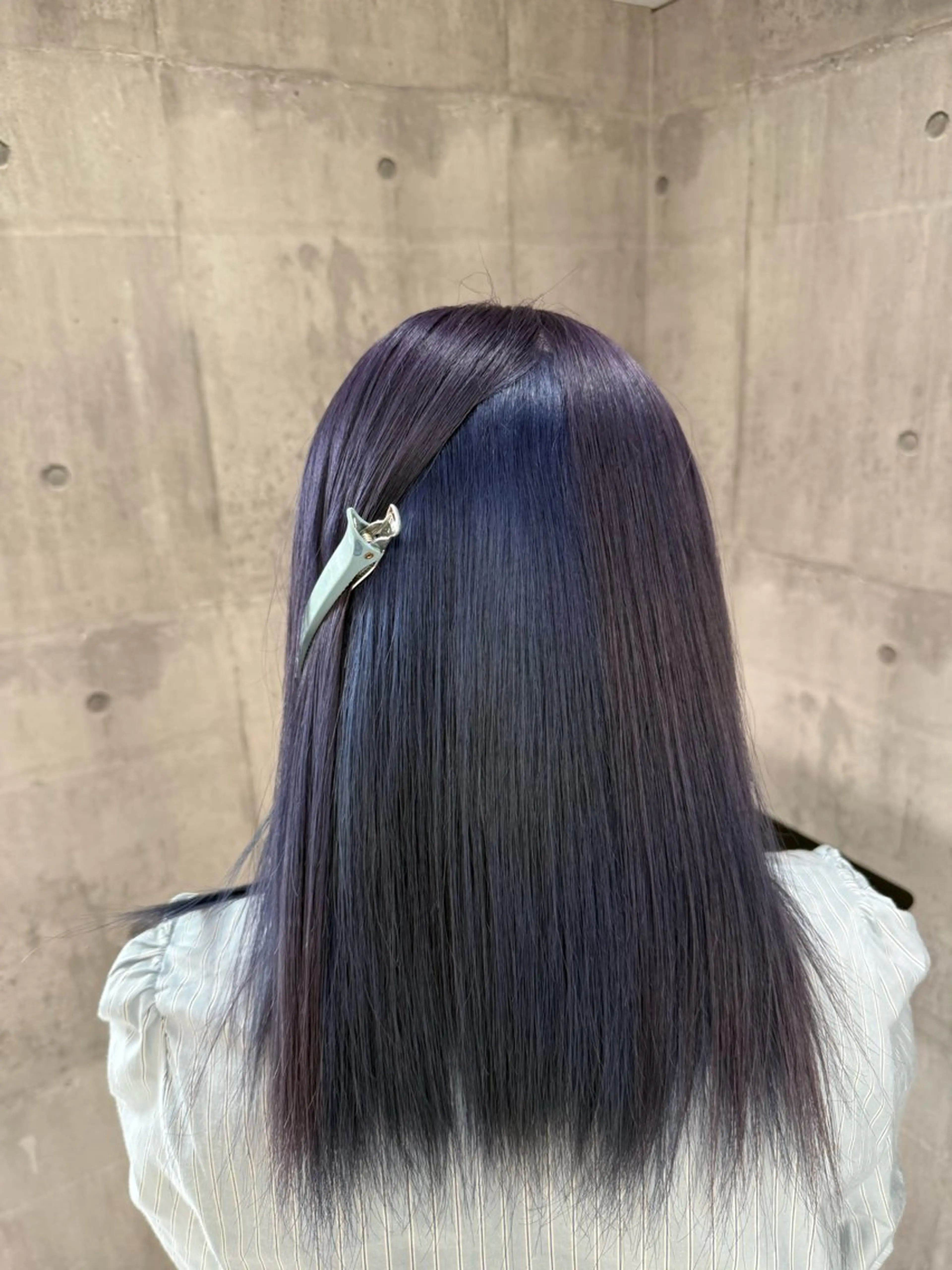 セミロング カラー メンズ メンズバレイヤージュ メンズブリーチ メンズハイライト メンズハイトーン メンズインナーカラー ヘアカラー トリートメント ☁️かずき☁️青.紫 推し活カラー💫のヘアスタイル