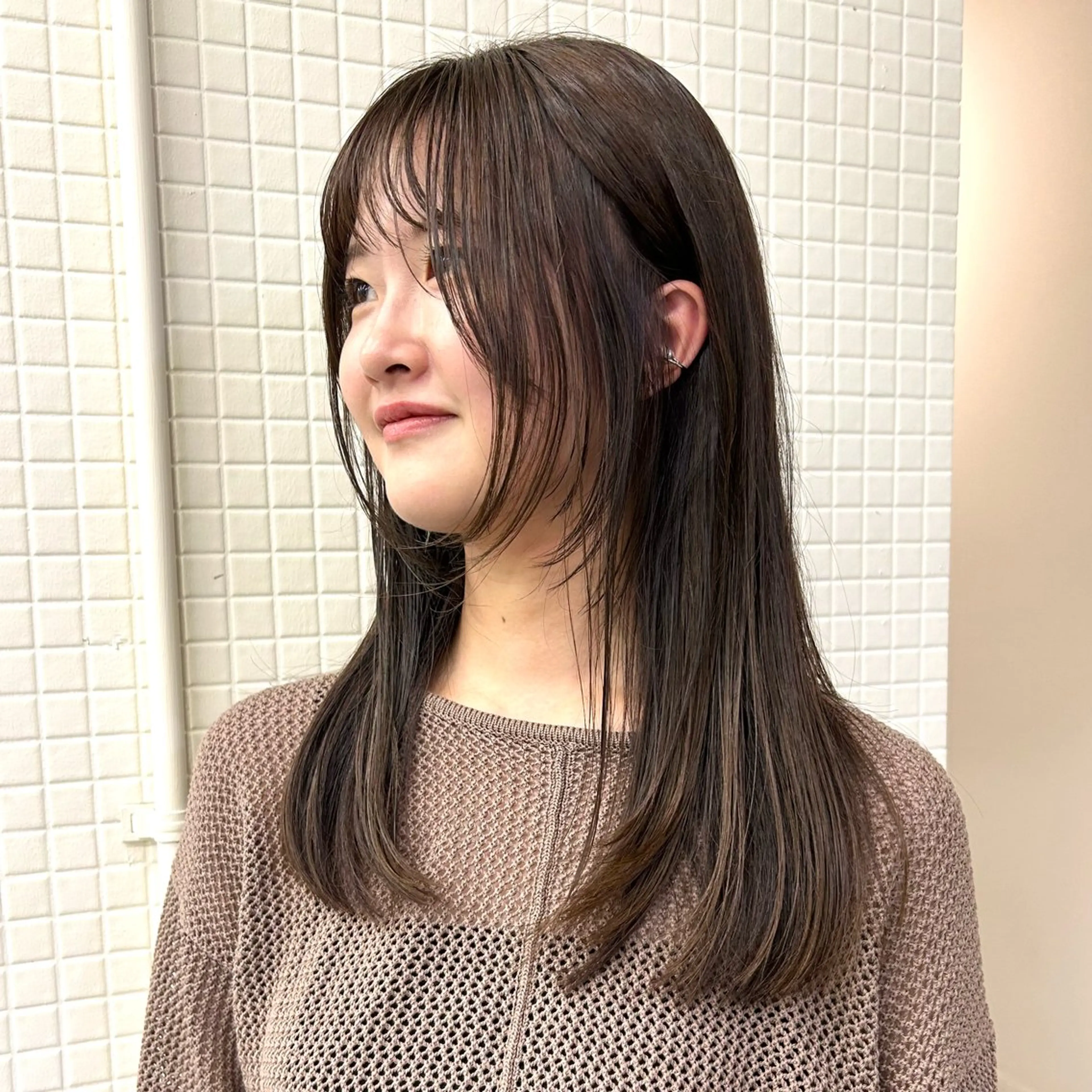 セミロング カラー 7Bridge 滝内ひよりのヘアスタイル