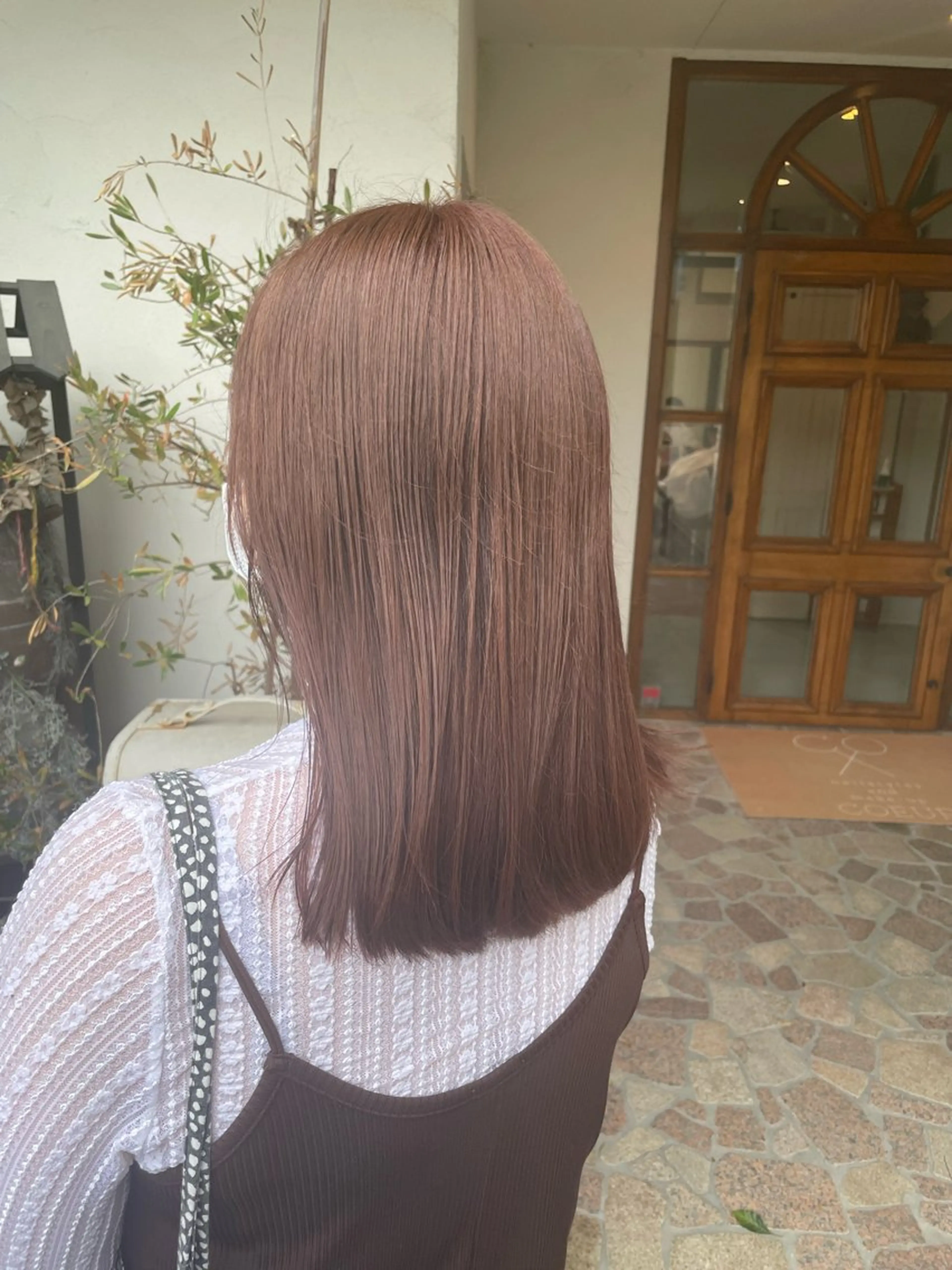 セミロング カラー グレージュ ピンクカラー トリートメント 山下 襟華のヘアスタイル