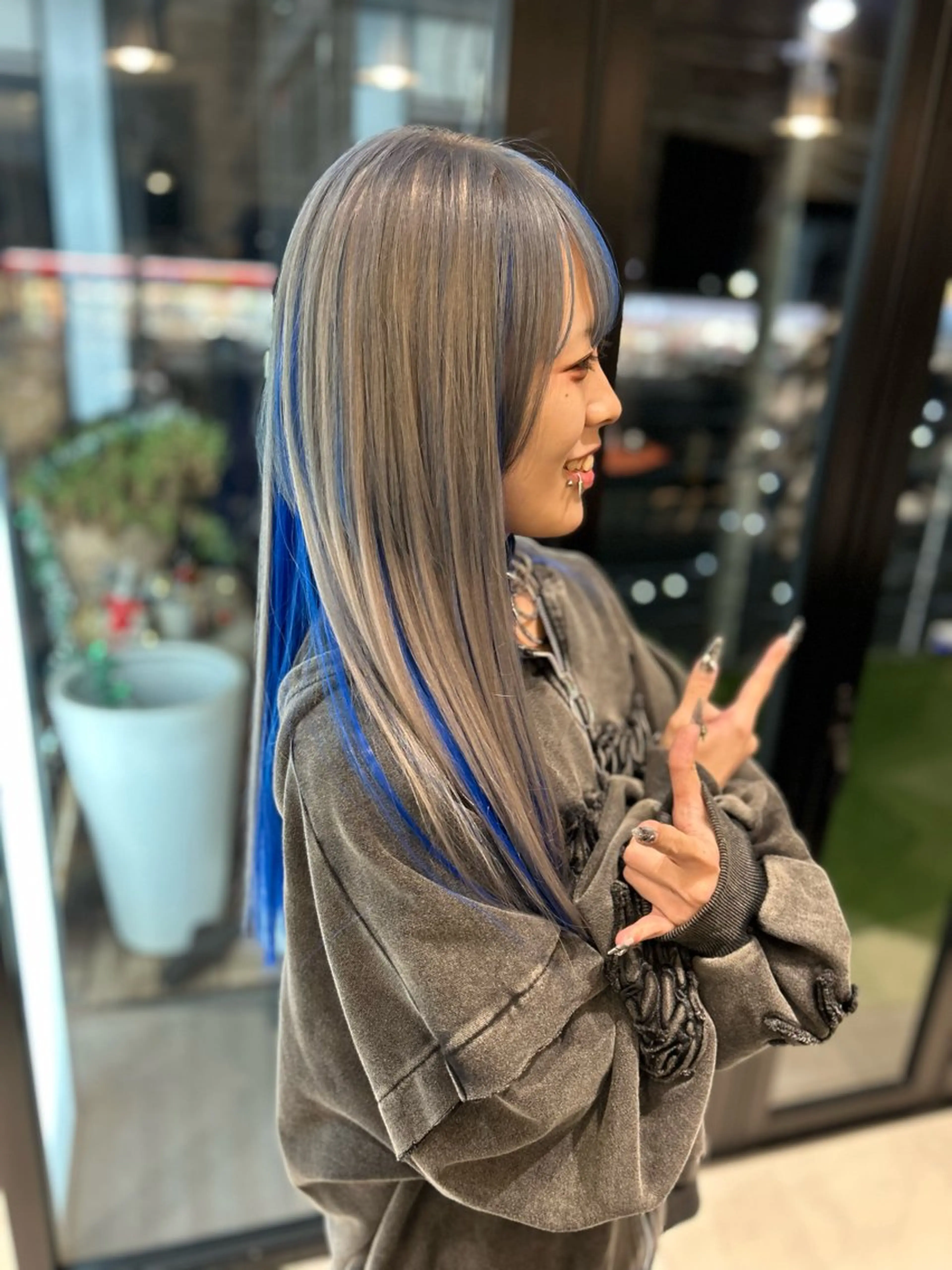 ロング シールエクステ エクステ ヘアカラー エクステ カラーと言ったら SAWARAのヘアスタイル