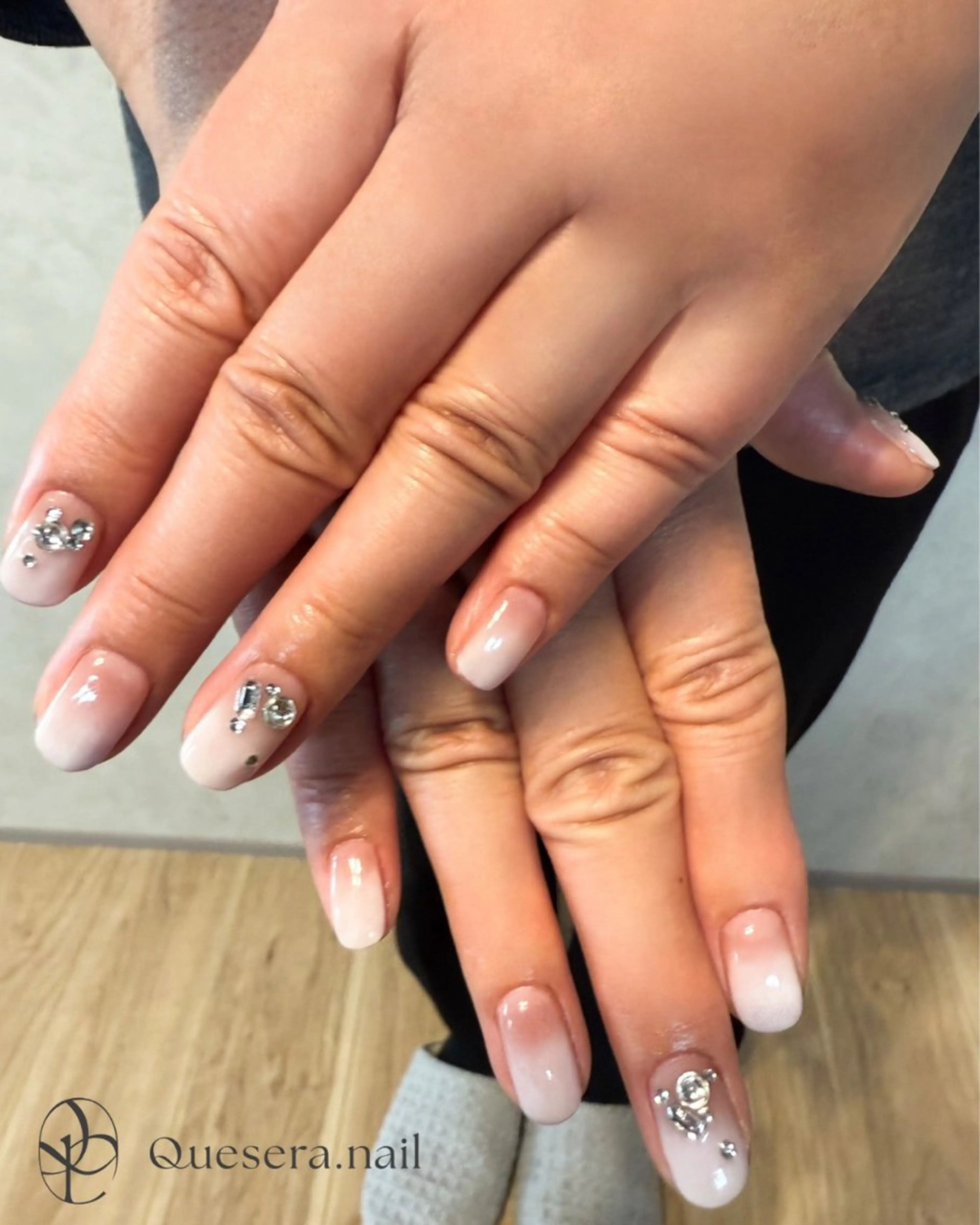 ネイル グラデーション キラキラネイル Quesera. nail  yuuのネイルデザイン