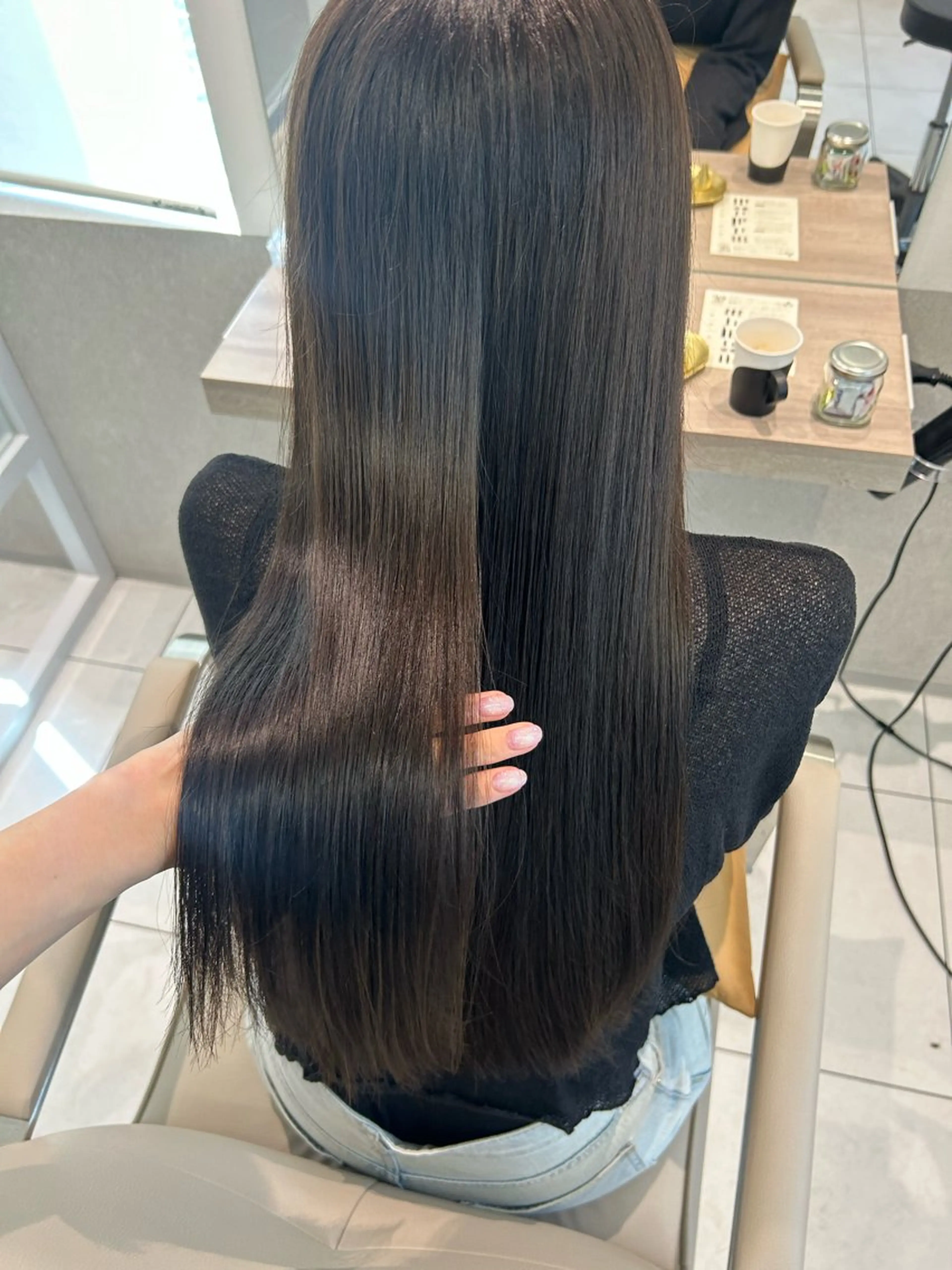 ロング カラー オリーブ/アッシュ やわらか透明感カラーのヘアスタイル