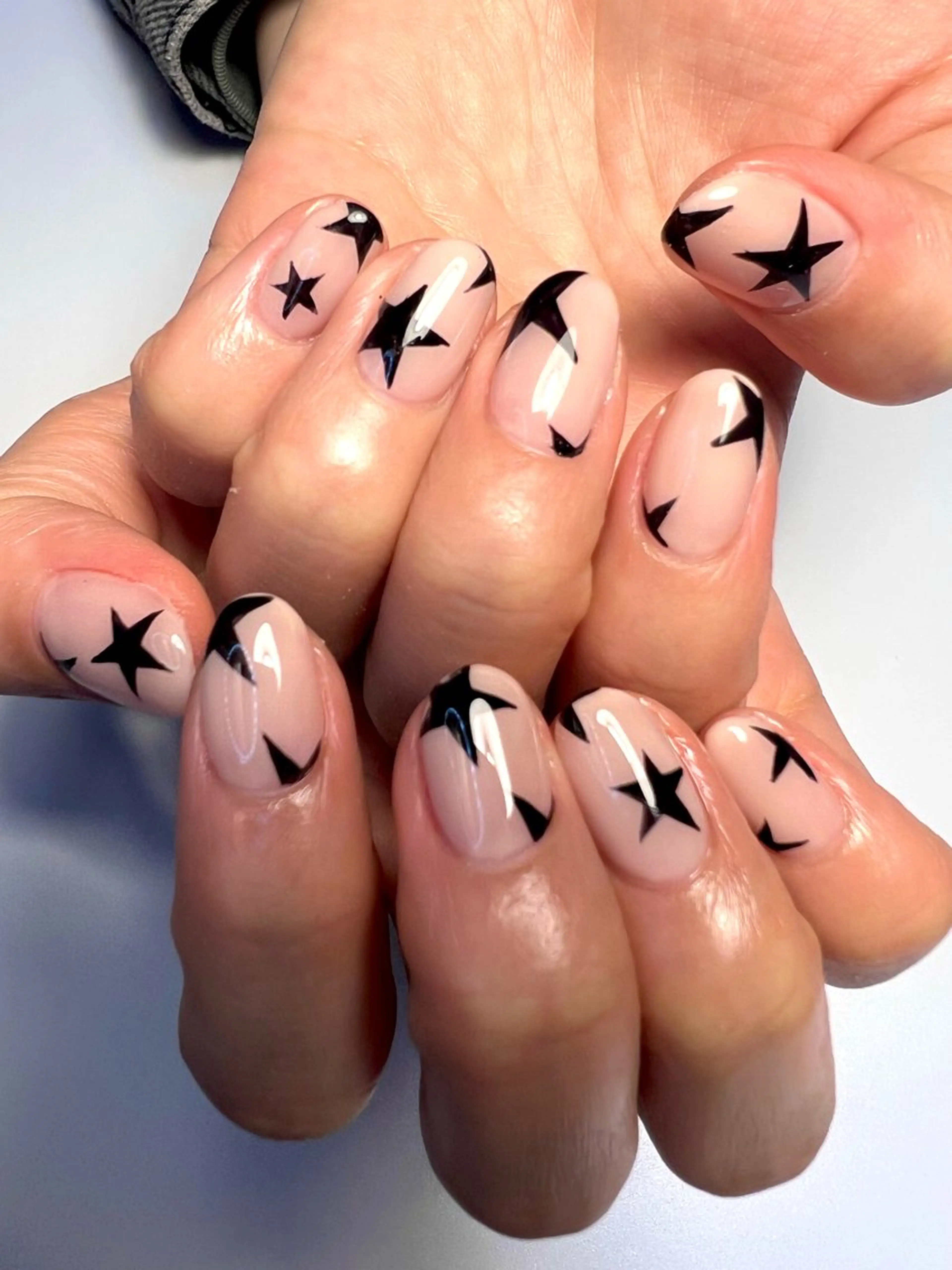 ハンドアートし放題。3D、キャラクターは追加で1本1000円。オフケア込み。シンプルベースにパーツや手描きアート。の写真