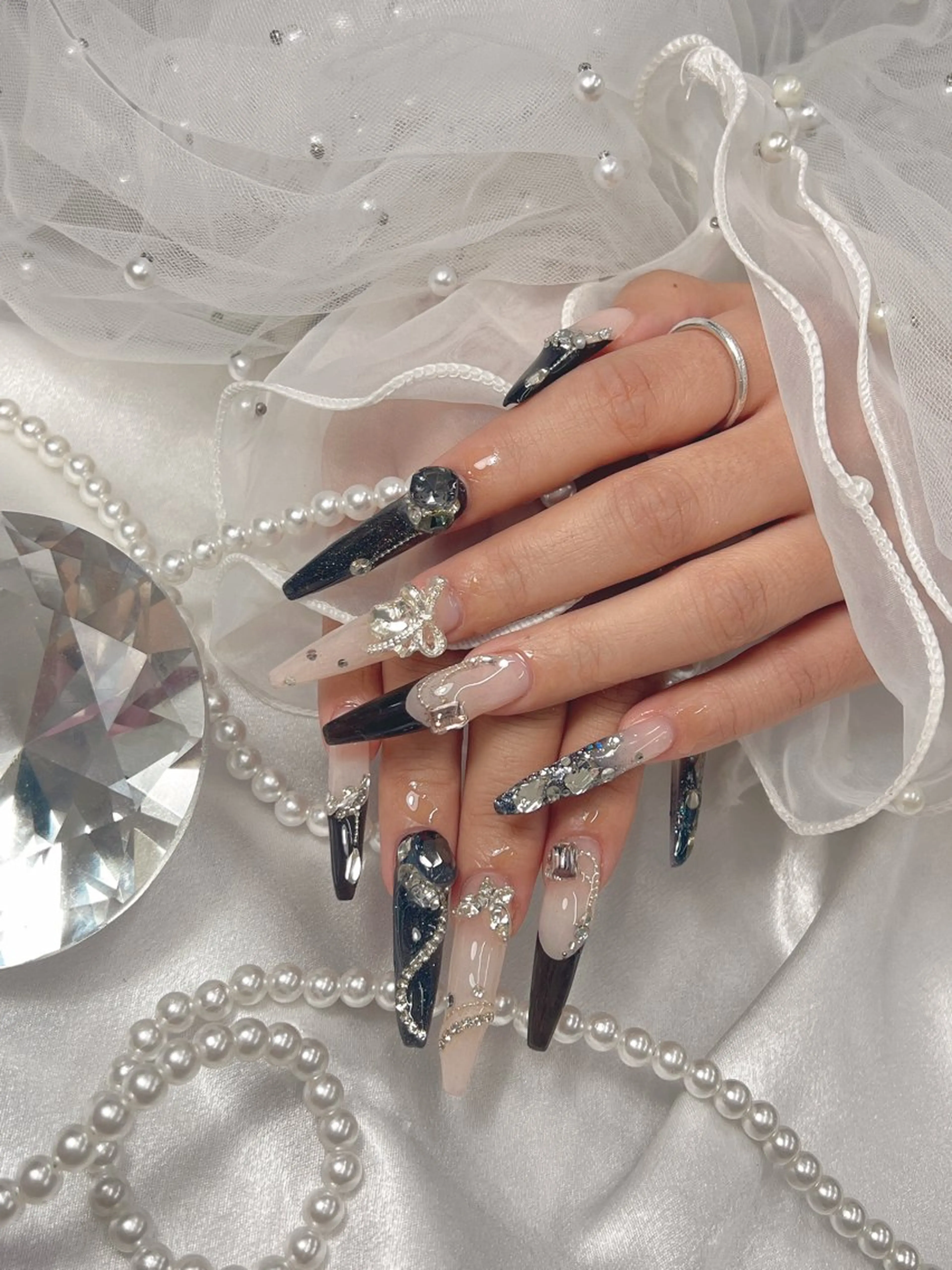ハンドネイル bijou nails所属・bijou nails　蓮のネイルデザイン
