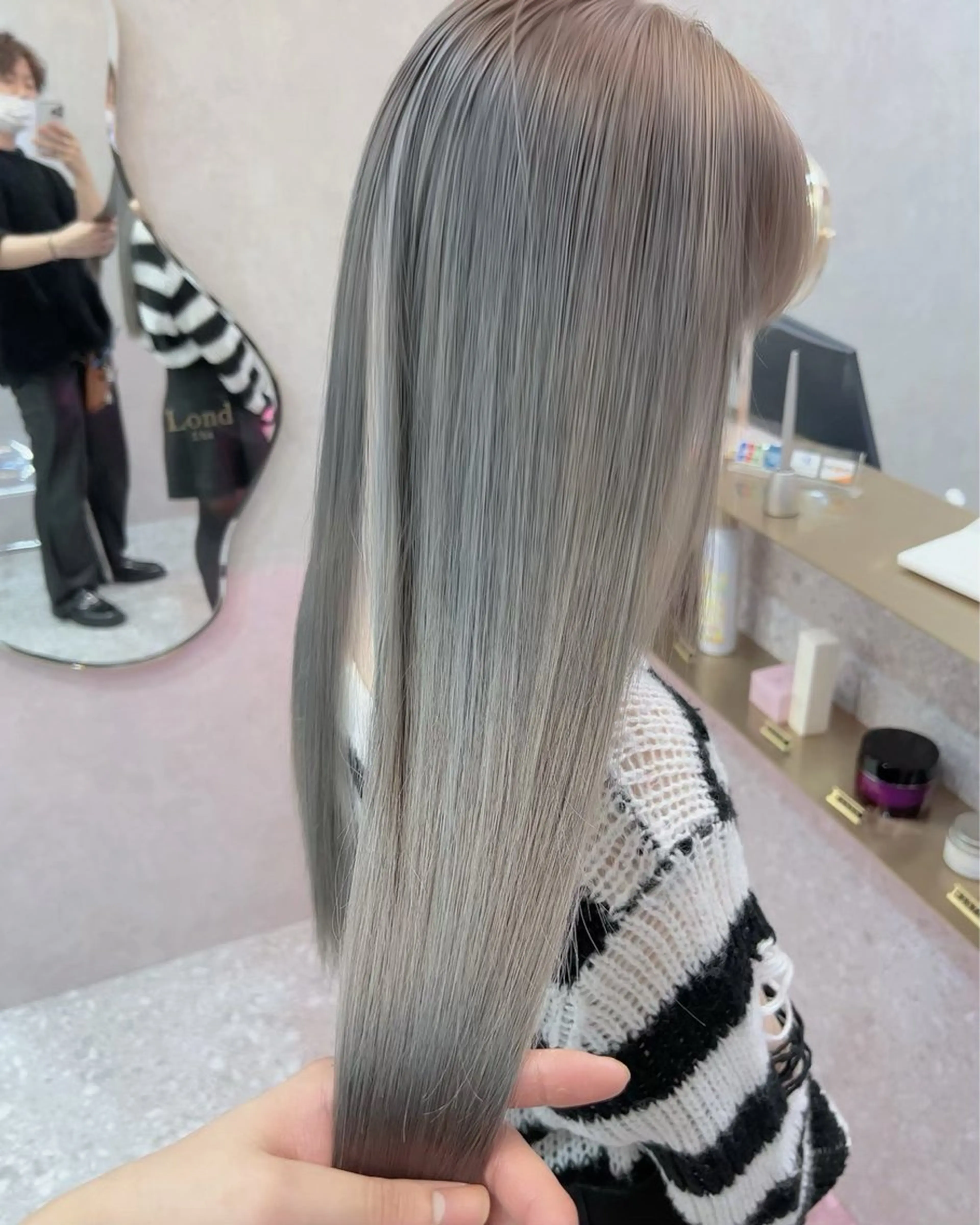 ロング ヘアカラー トリートメント Nanami / ベージュ/グレージュのヘアスタイル