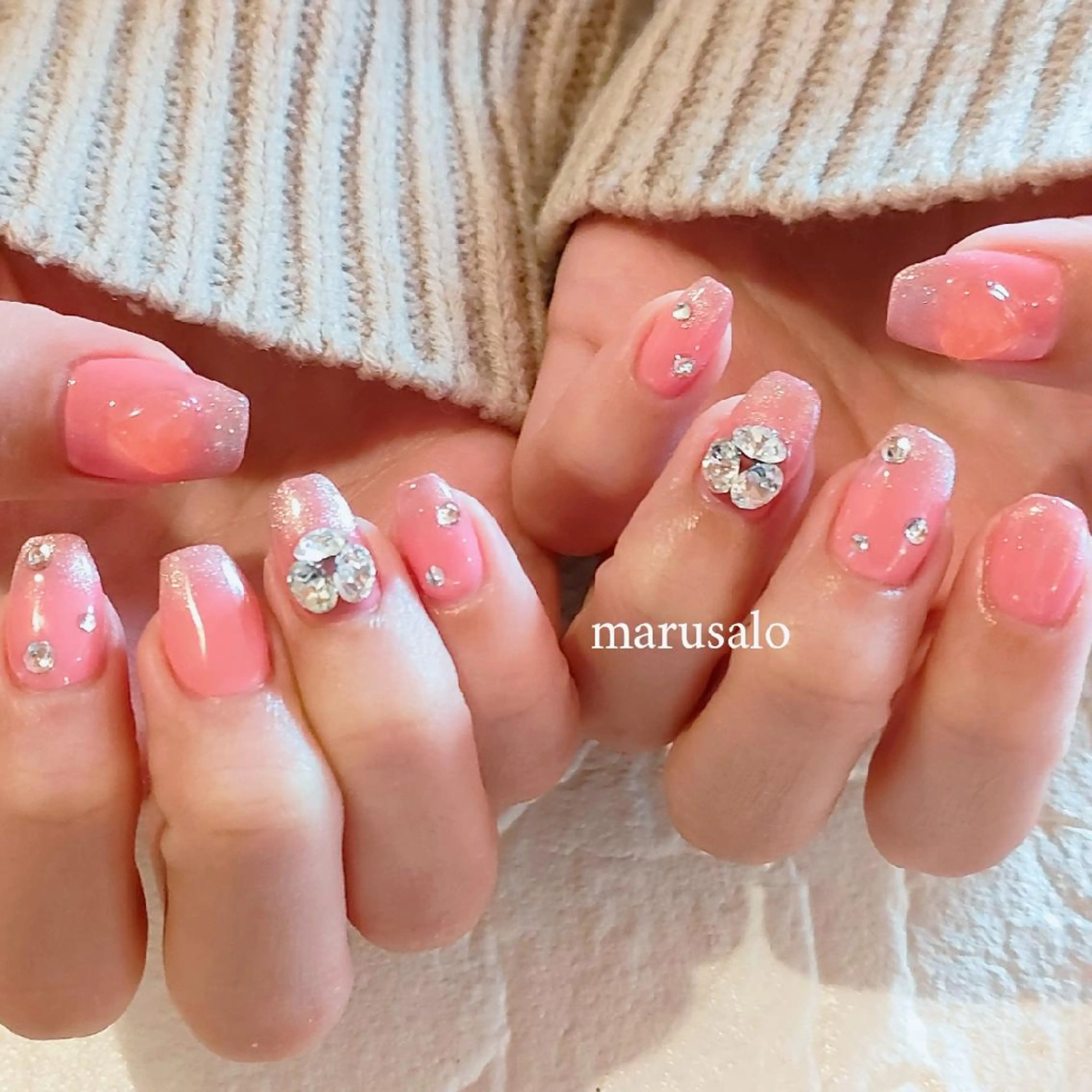 ネイル グラデーション マグネットネイル ピンク ストーンネイル 冬ネイル ハンドネイル marusalo nailのネイルデザイン
