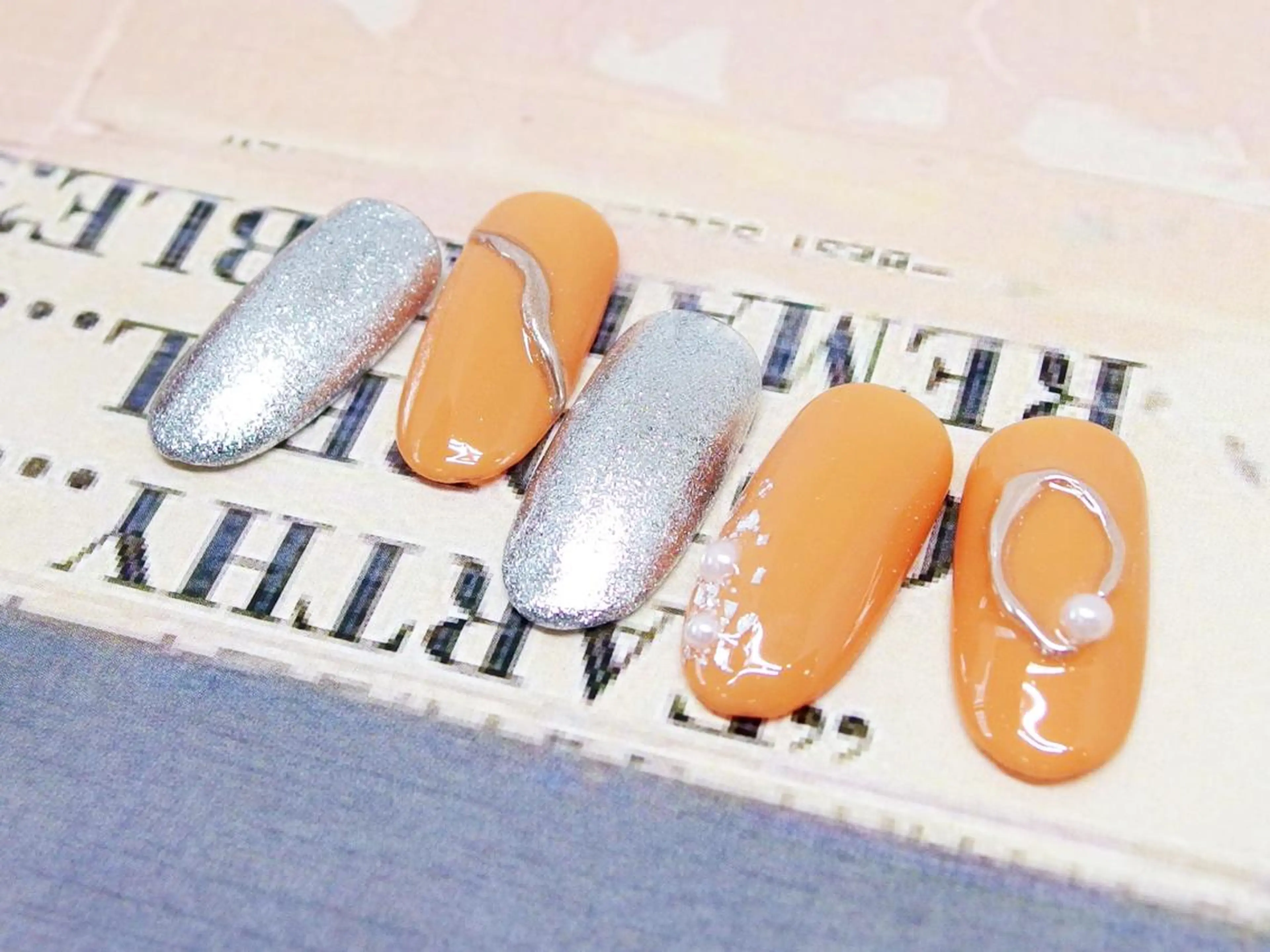 ネイル 持ち込み オレンジ ハンドネイル ティーエヌ 金山駅東口店のネイルデザイン