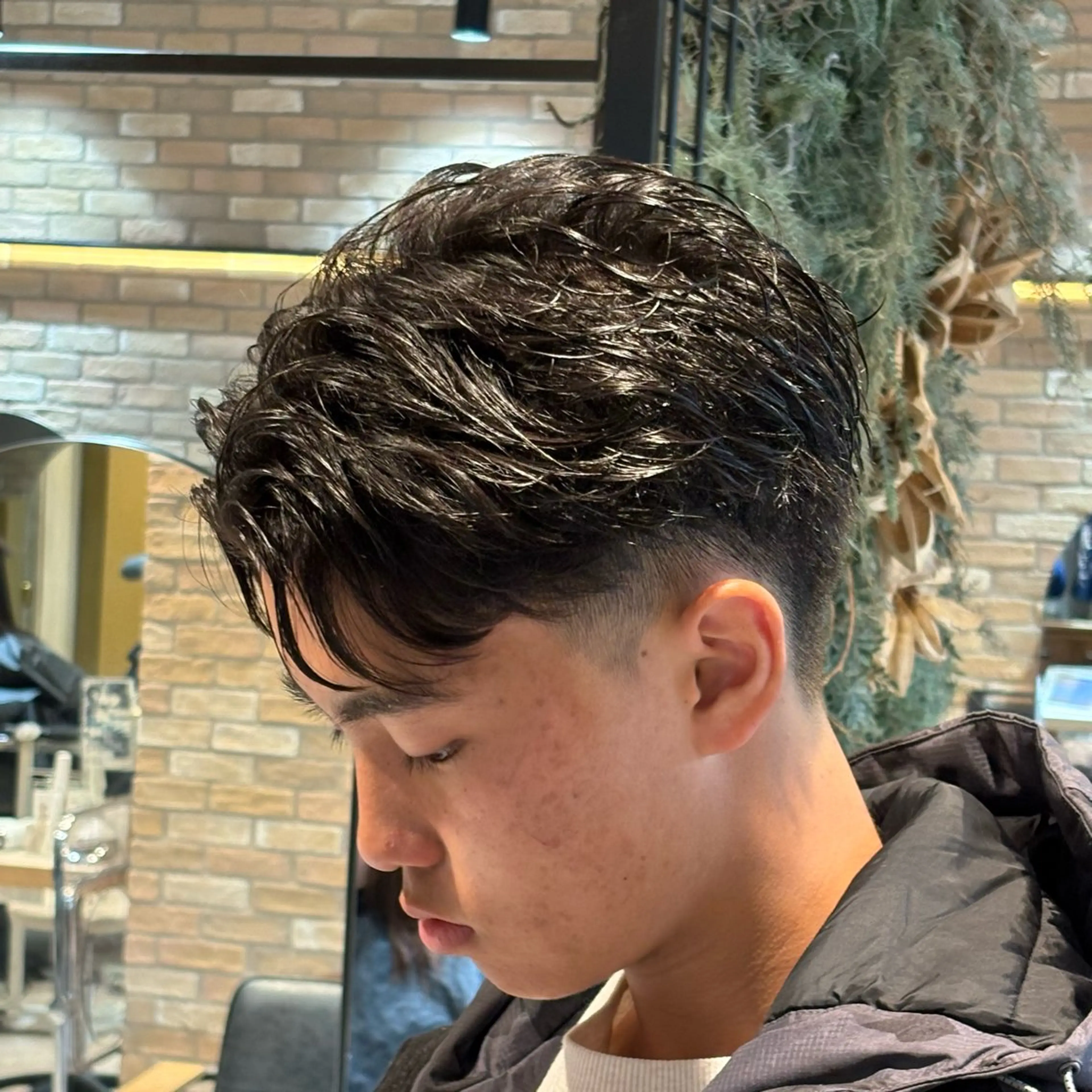 ショート パーマ メンズ フェザーパーマ メンズパーマ カット パーマ ヘッドスパ フェザー/シャドウ/ 酸性ストレートのヘアスタイル