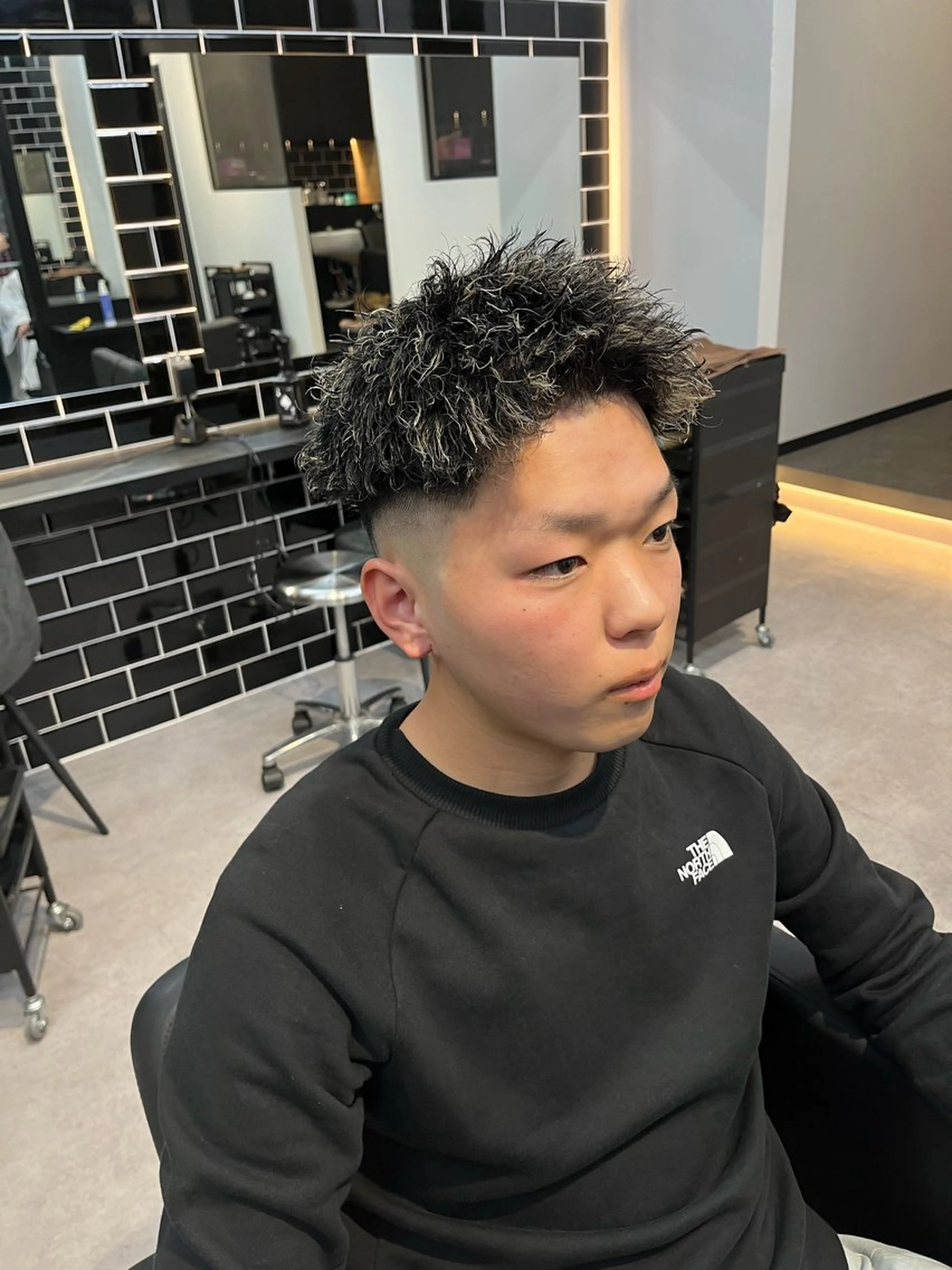 ショート カラー パーマ ヘアアレンジ メンズ メンズメッシュ メンズパーマ メッシュ カット ヘアカラー パーマ ヘアセット men'slapis YUTOのヘアスタイル