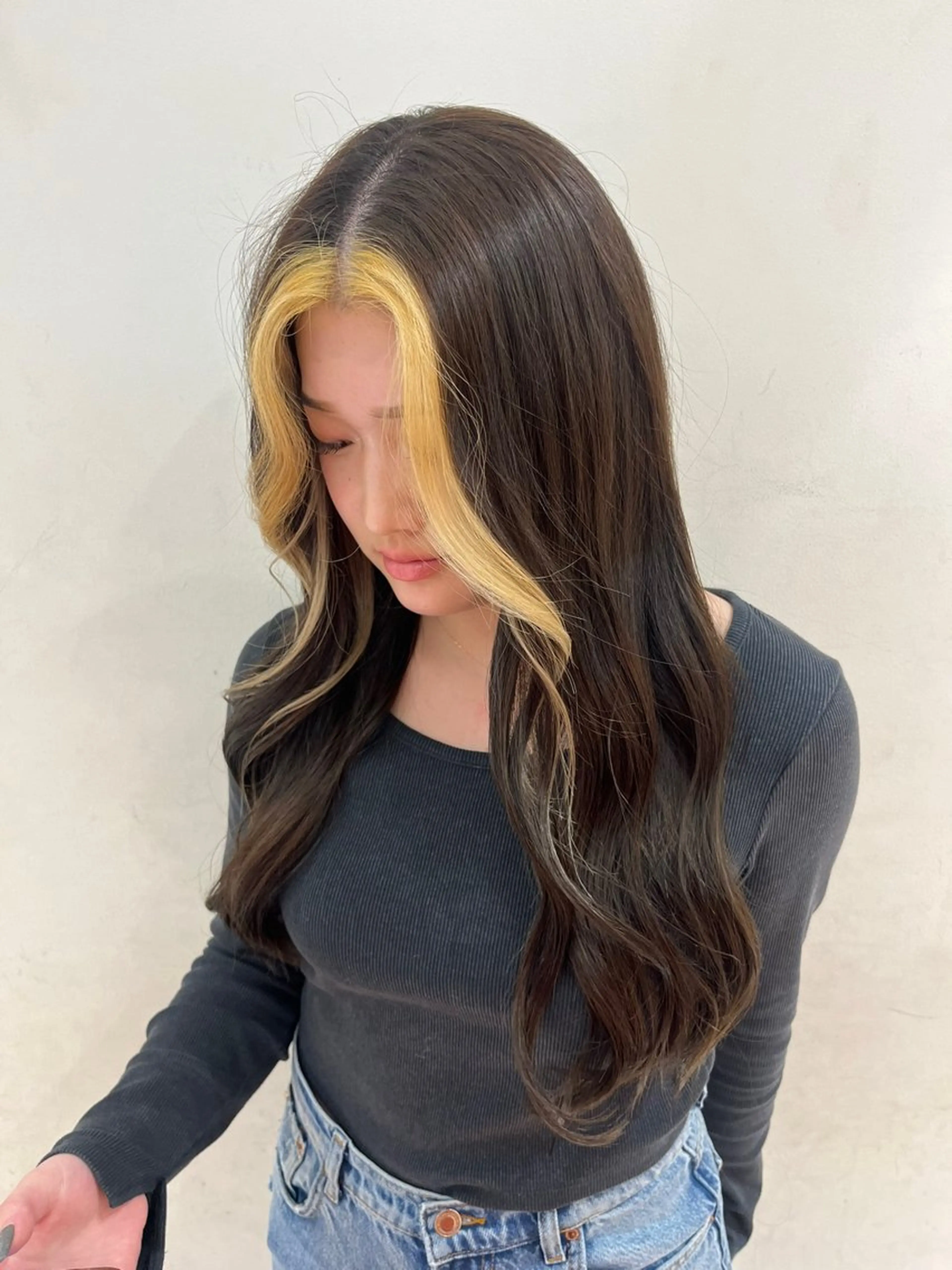 ロング カラー 荒川 三希のヘアスタイル