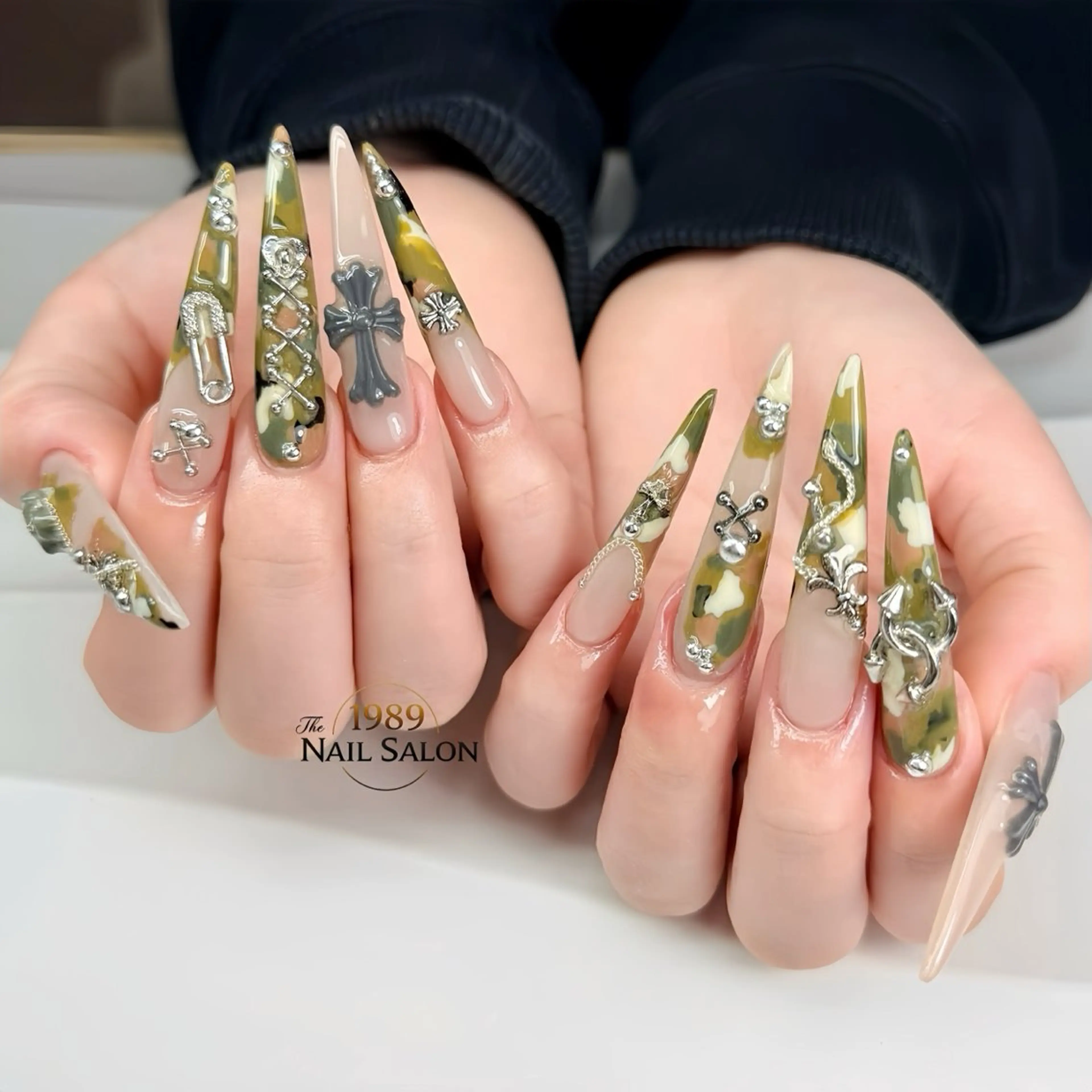 ネイル ロングネイル スーパーロングネイル ハンドネイル The 1989 Nail Salonのネイルデザイン