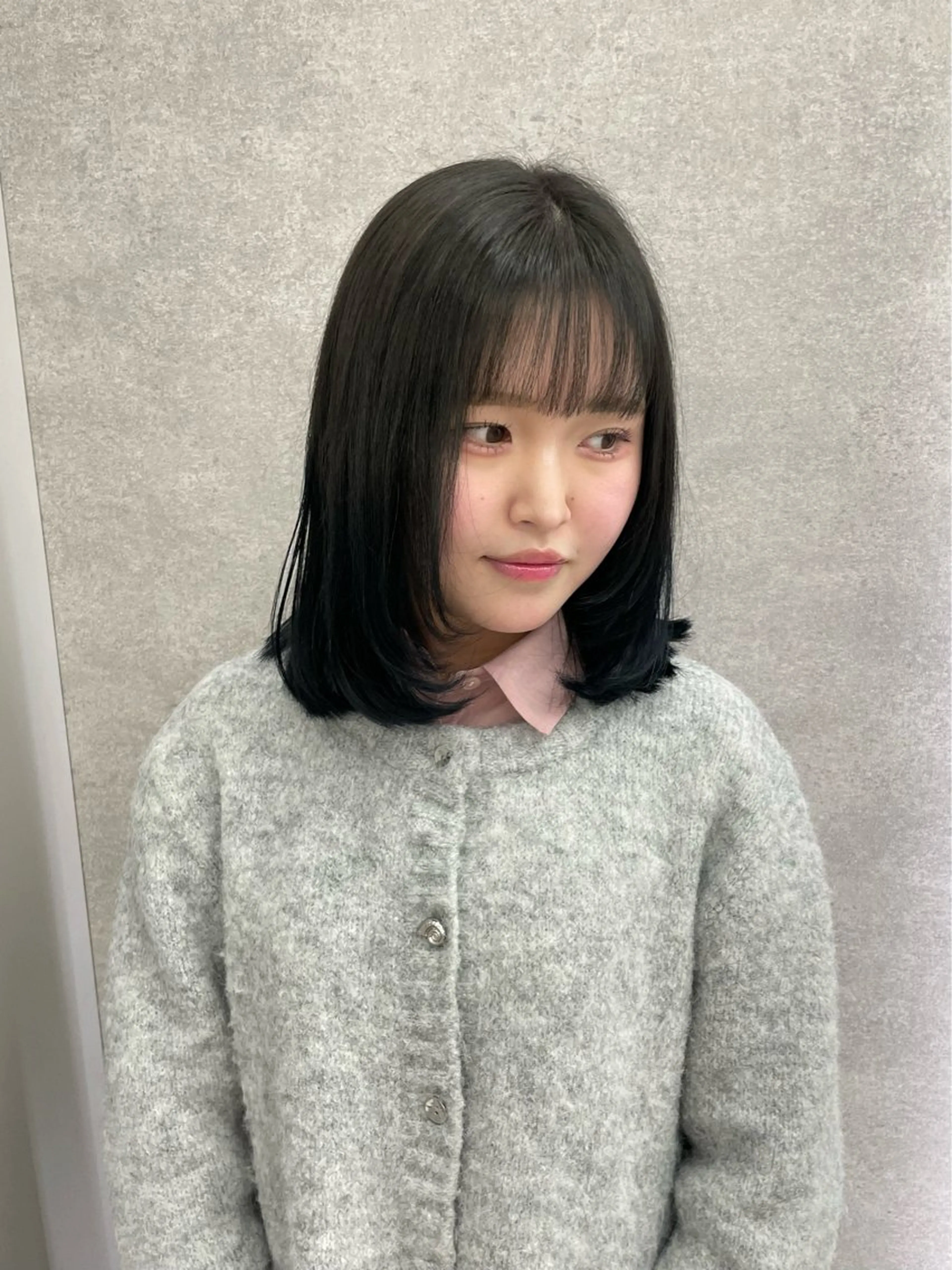 ミディアム カラー 黒髪 ブルーカラー ブルーブラック レイヤーカット カット ヘアカラー トリートメント 愛華 【geep】のヘアスタイル