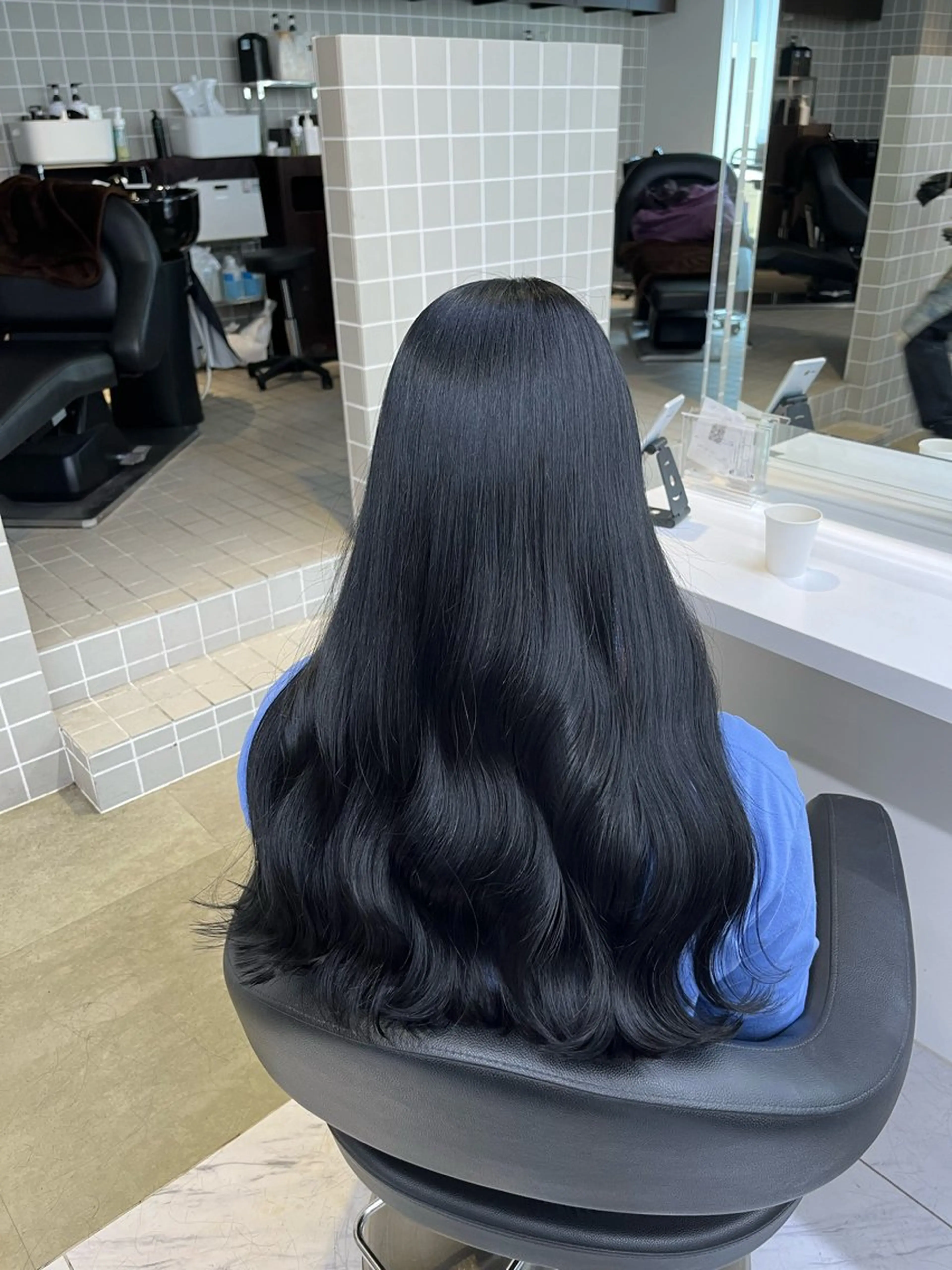 セミロング 寒色＆ブリーチ特化 寒色MiOのヘアスタイル