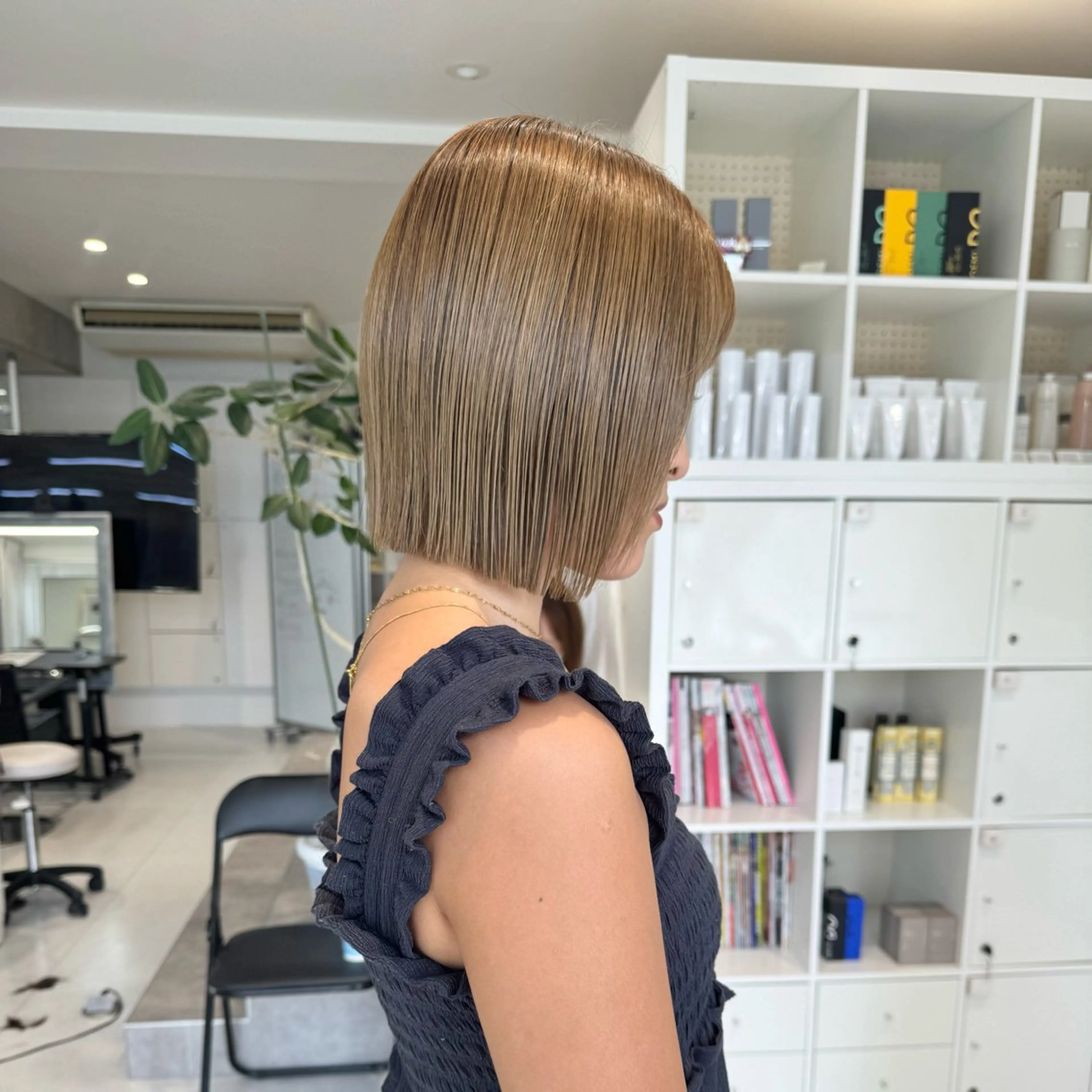 ミディアム 切りっぱなしボブ ボブ カット 会田有紀 /切りっぱなしボブのヘアスタイル