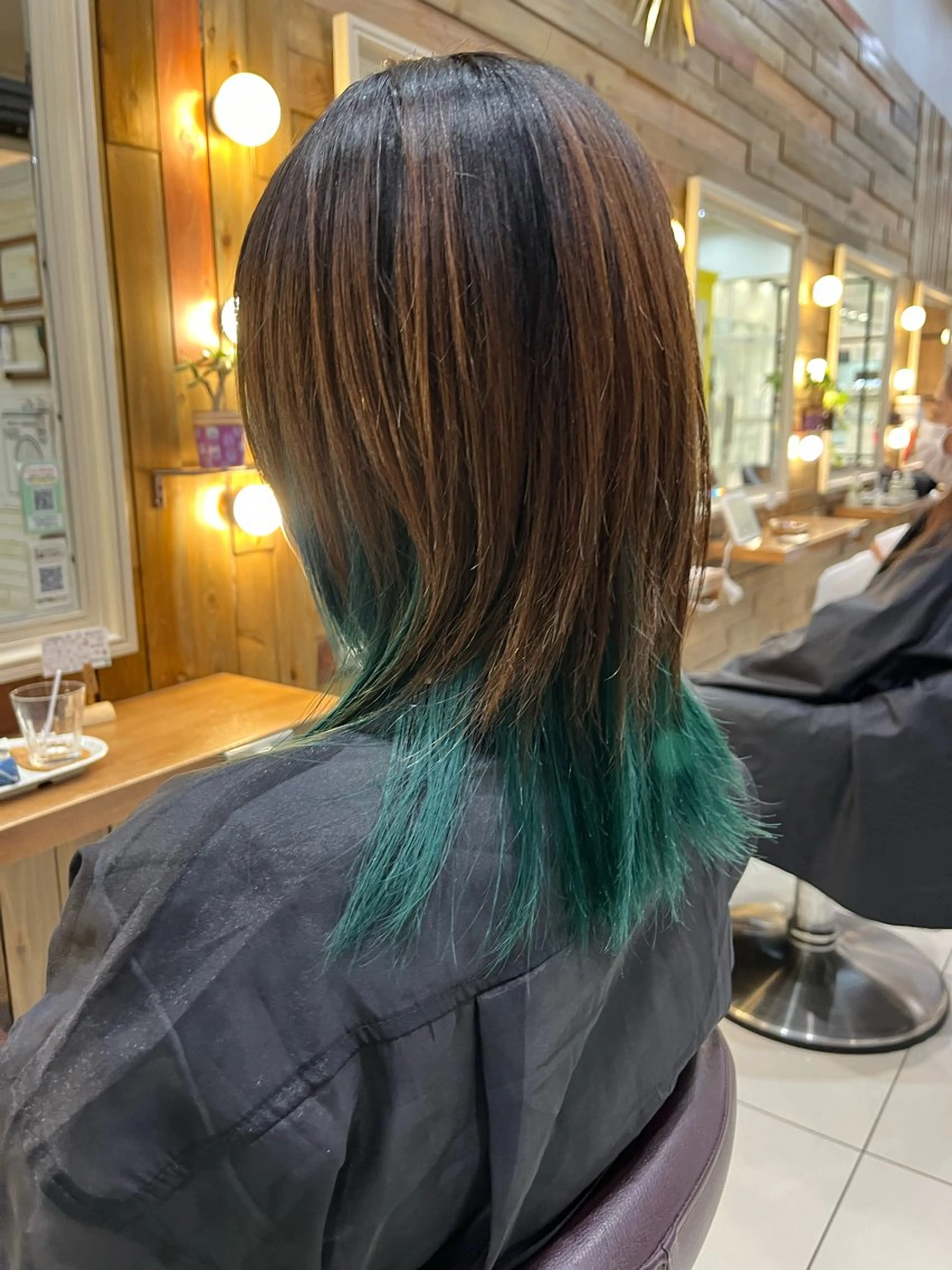 ミディアム カラー カット ヘアカラー らいむ/レイヤー/ /イヤリングカラーのヘアスタイル