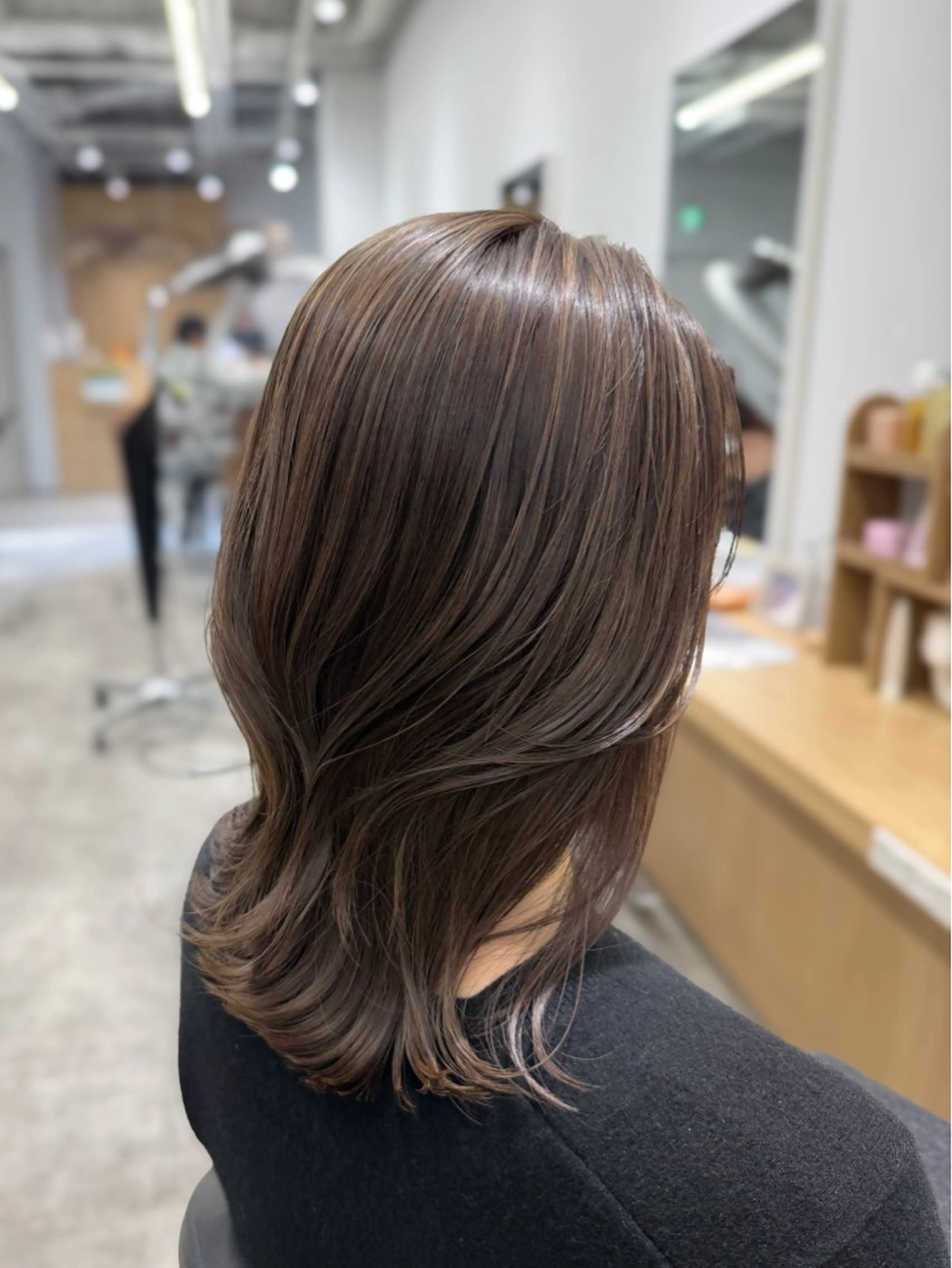 ミディアム カラー 透明感カラー ハイライトカラー ハイライト カット ヘアカラー 巻ける髪質改善🫧ハ イライト/永田汰伊智のヘアスタイル