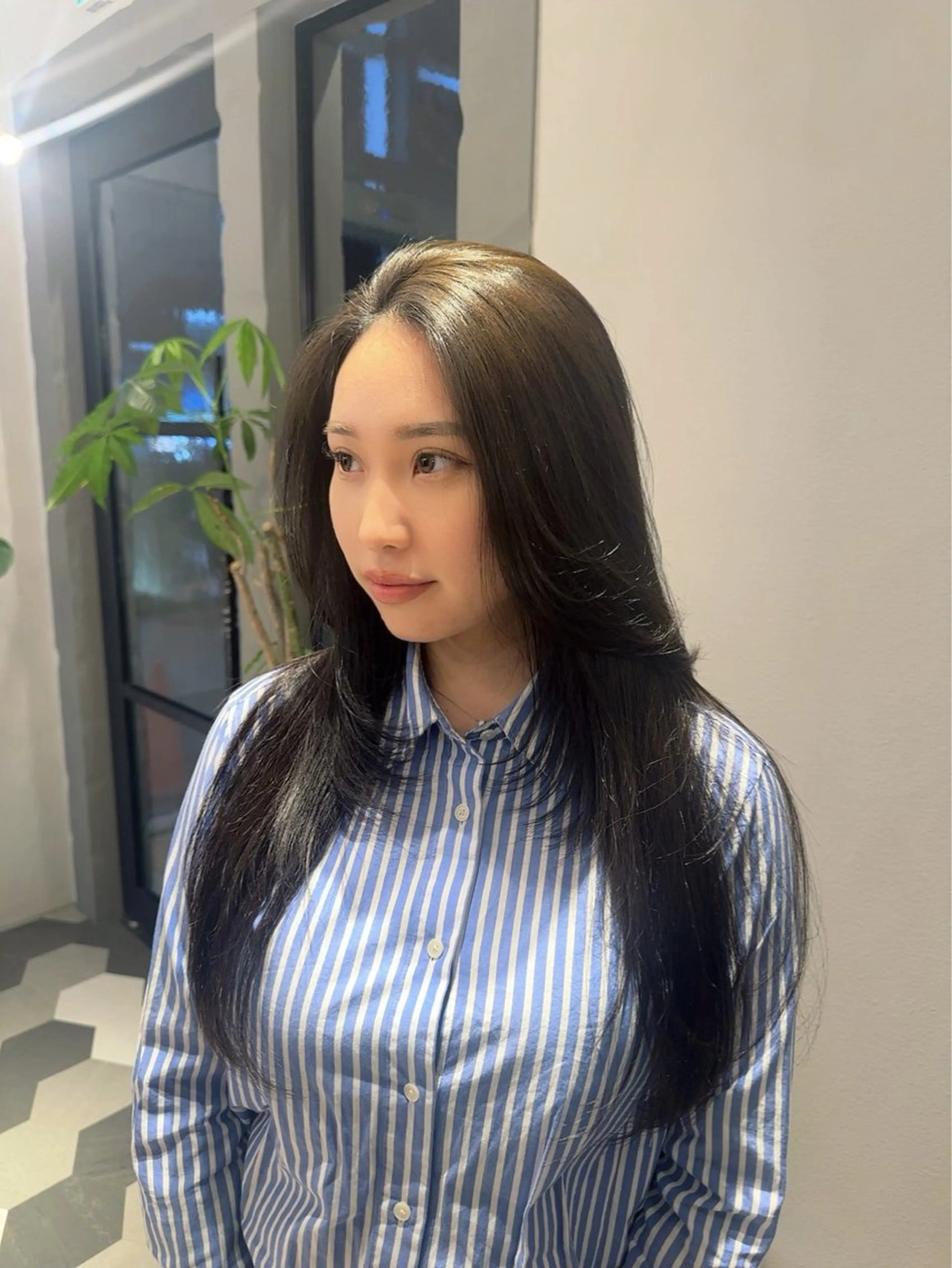 ロング 透け感オリーブ/レイ ヤーカット/KaHoのヘアスタイル