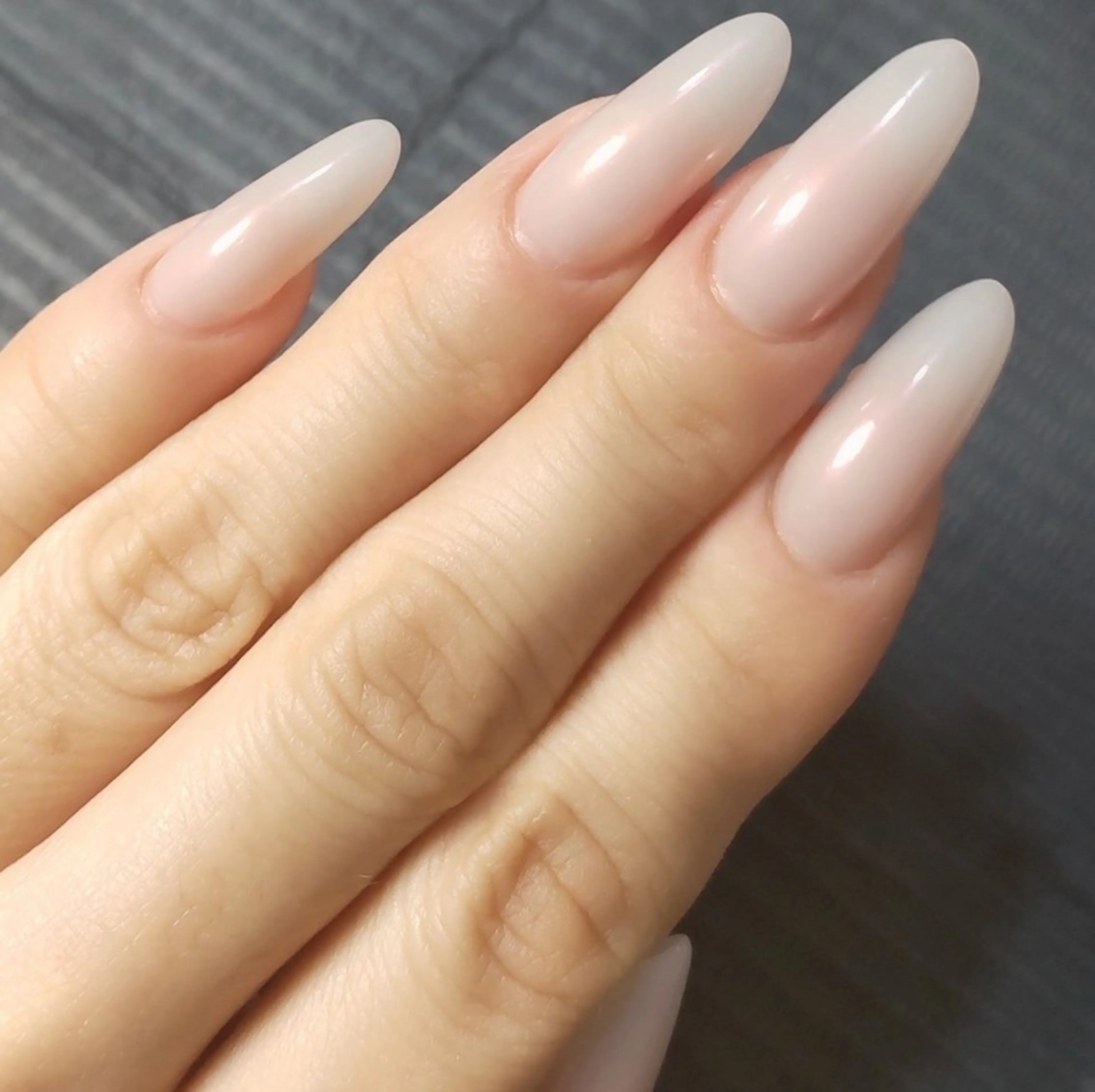 ネイル 長さ出し ワンカラーネイル スカルプネイル Éva nail salon所属・Éva nail MARIのネイルデザイン