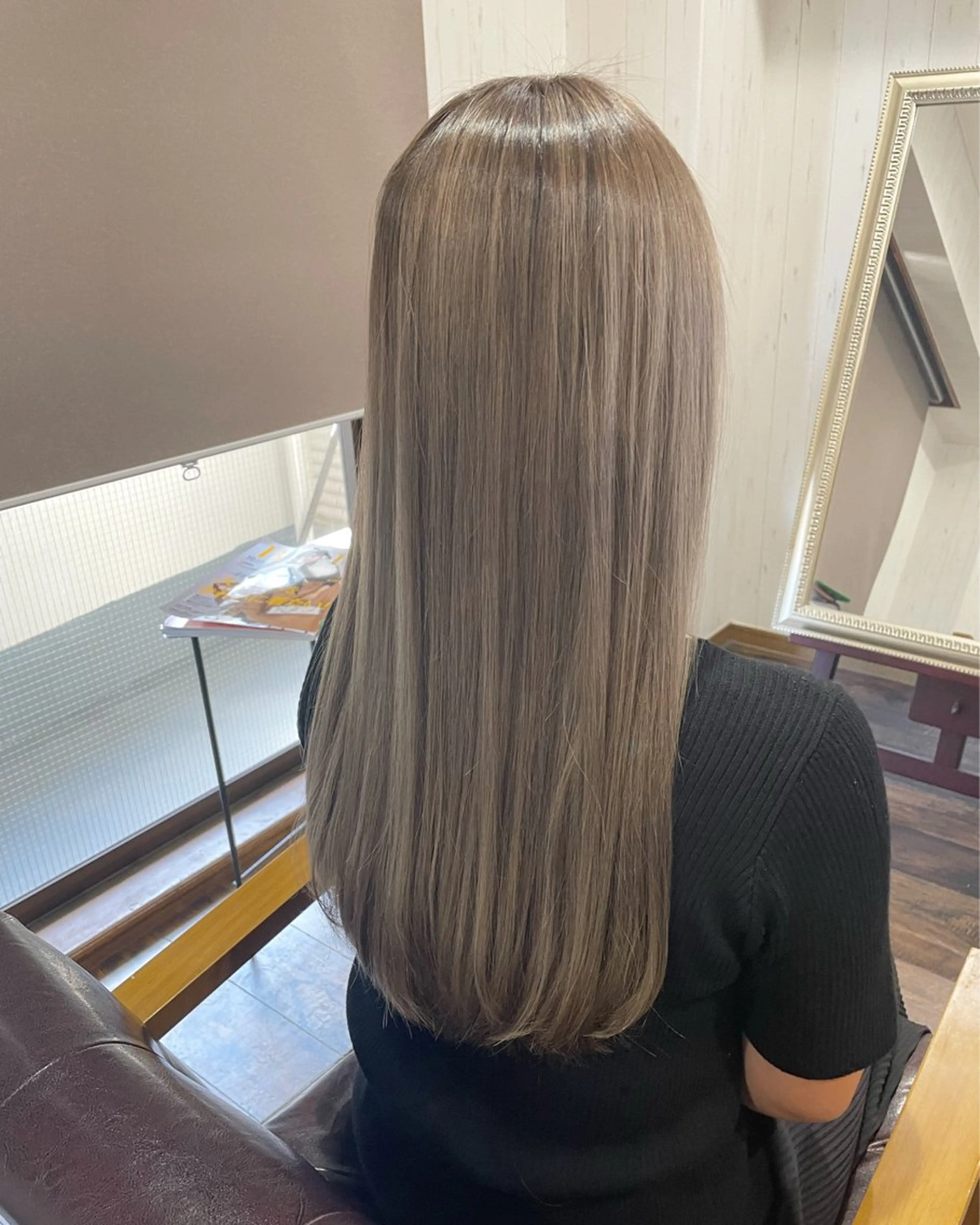 ロング カラー ベージュカラー ブリーチ ケアブリーチ ミルクティーベージュ トリートメント カット ヘアカラー 西川 敏夫のヘアスタイル