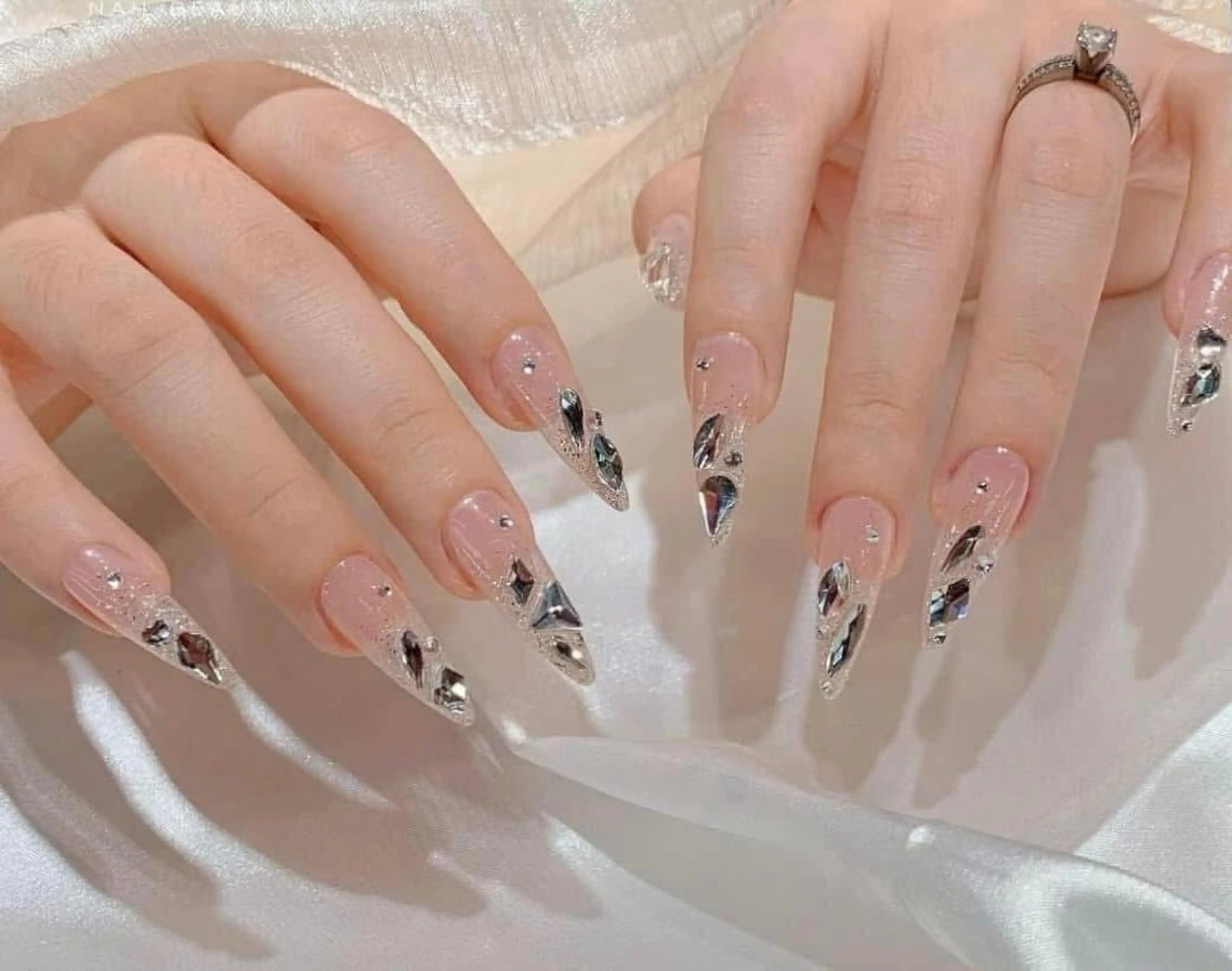 ネイル 長さ出し フレンチネイル ジェルネイル ガラスフレンチ 韓国ネイル Minette nailHuongのネイルデザイン