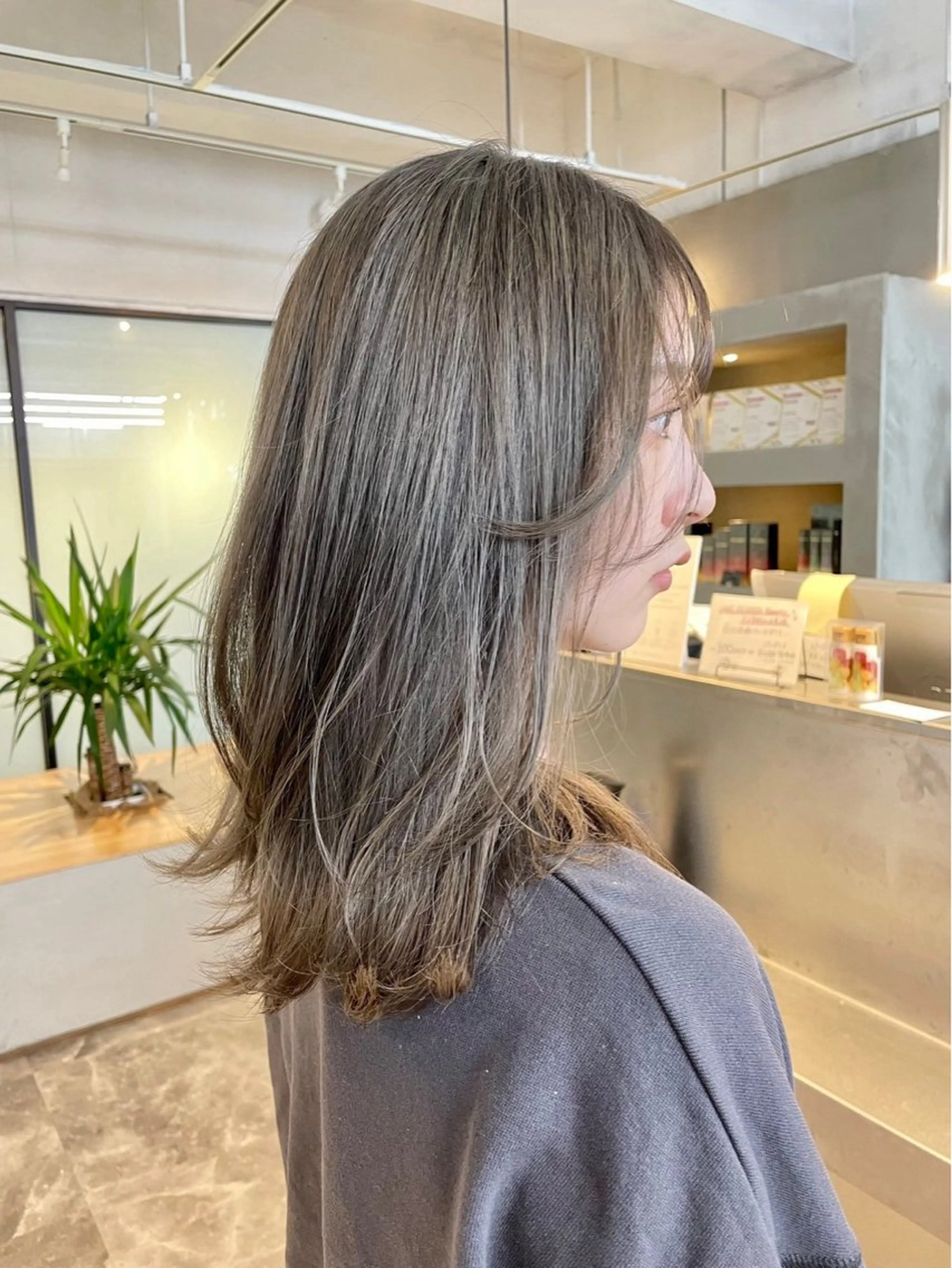 セミロング カラー ブリーチカラー特化 ✨️永井諒のヘアスタイル