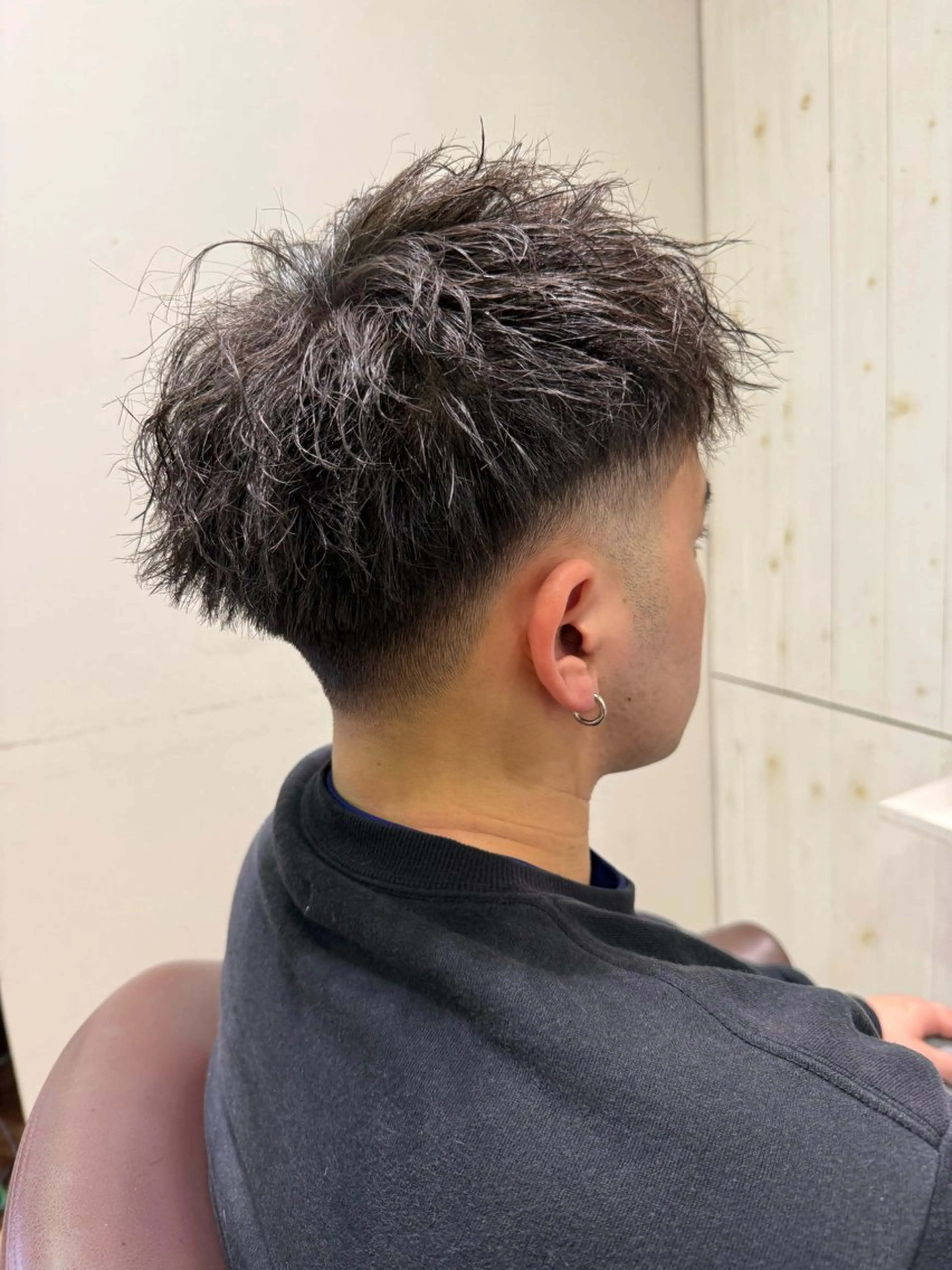 ショート パーマ メンズ フェードカット 溝口 槙里也のヘアスタイル