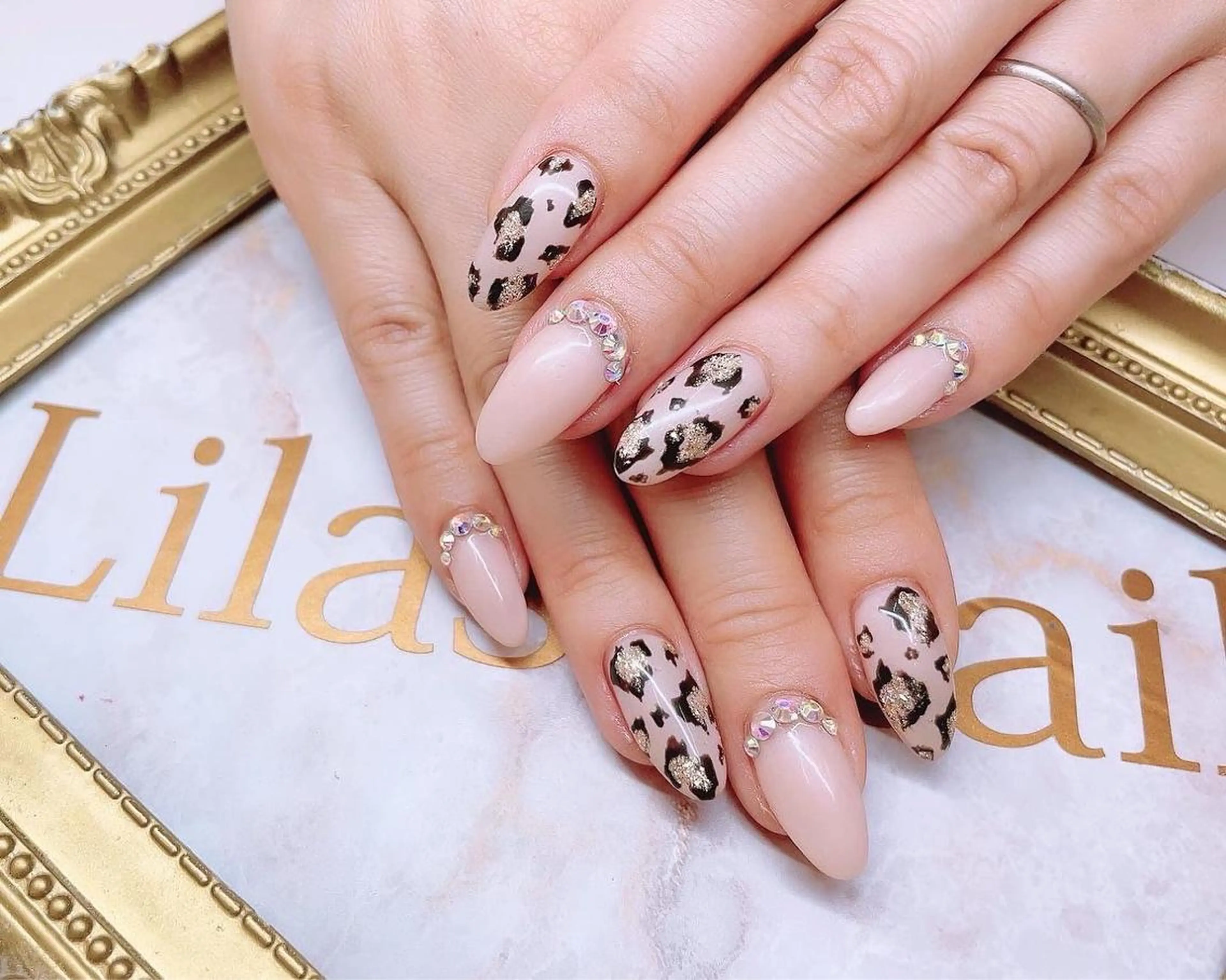 ネイル アニマル柄 ジェルネイル ハードジェル キラキラネイル ラメ(グリッター) Lilas Nailのネイルデザイン