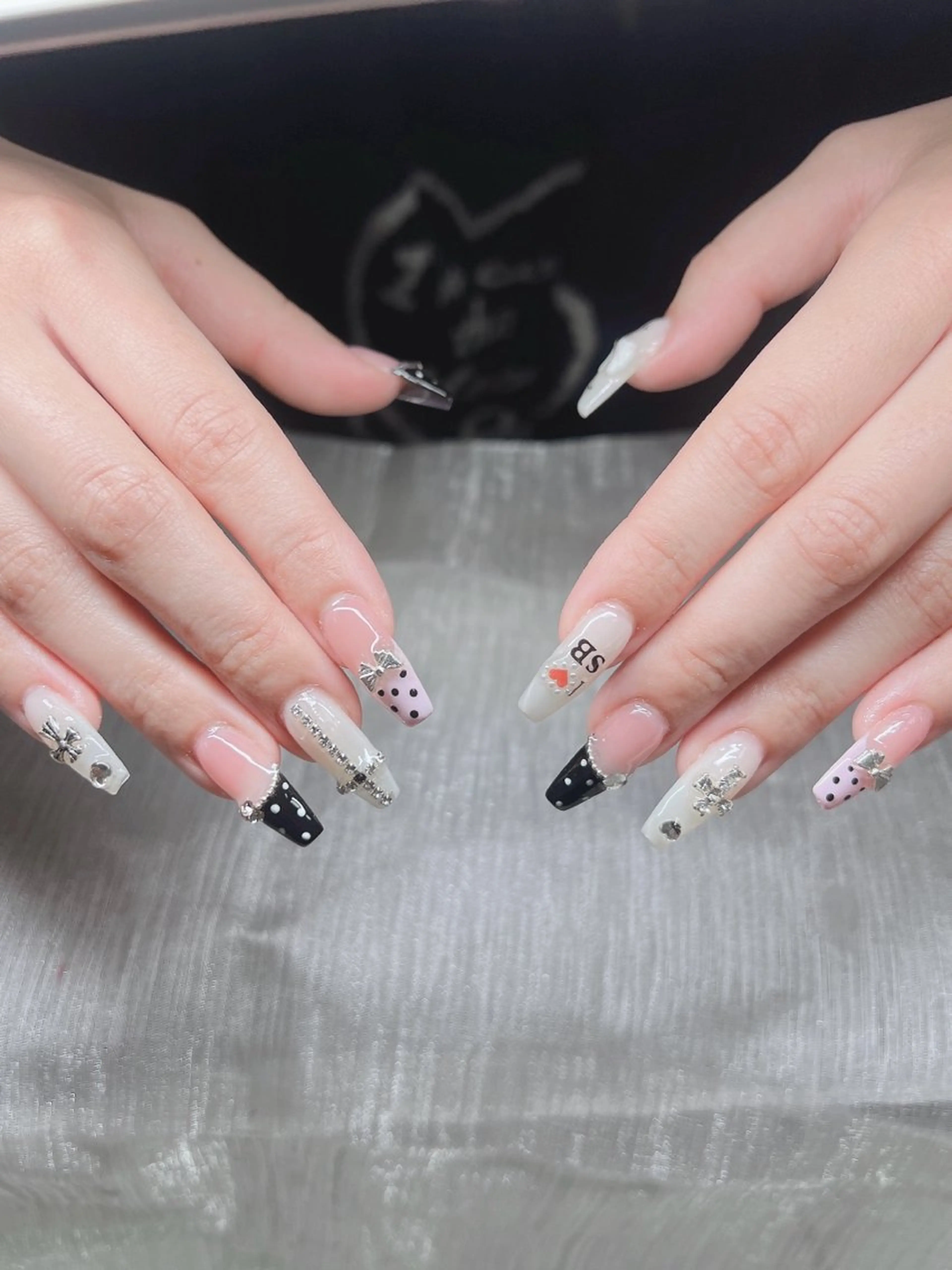 ネイル 長さ出し グラデーション 卒業式 キラキラネイル マグネットネイル Lee Nails チップ長さだし専門店のネイルデザイン