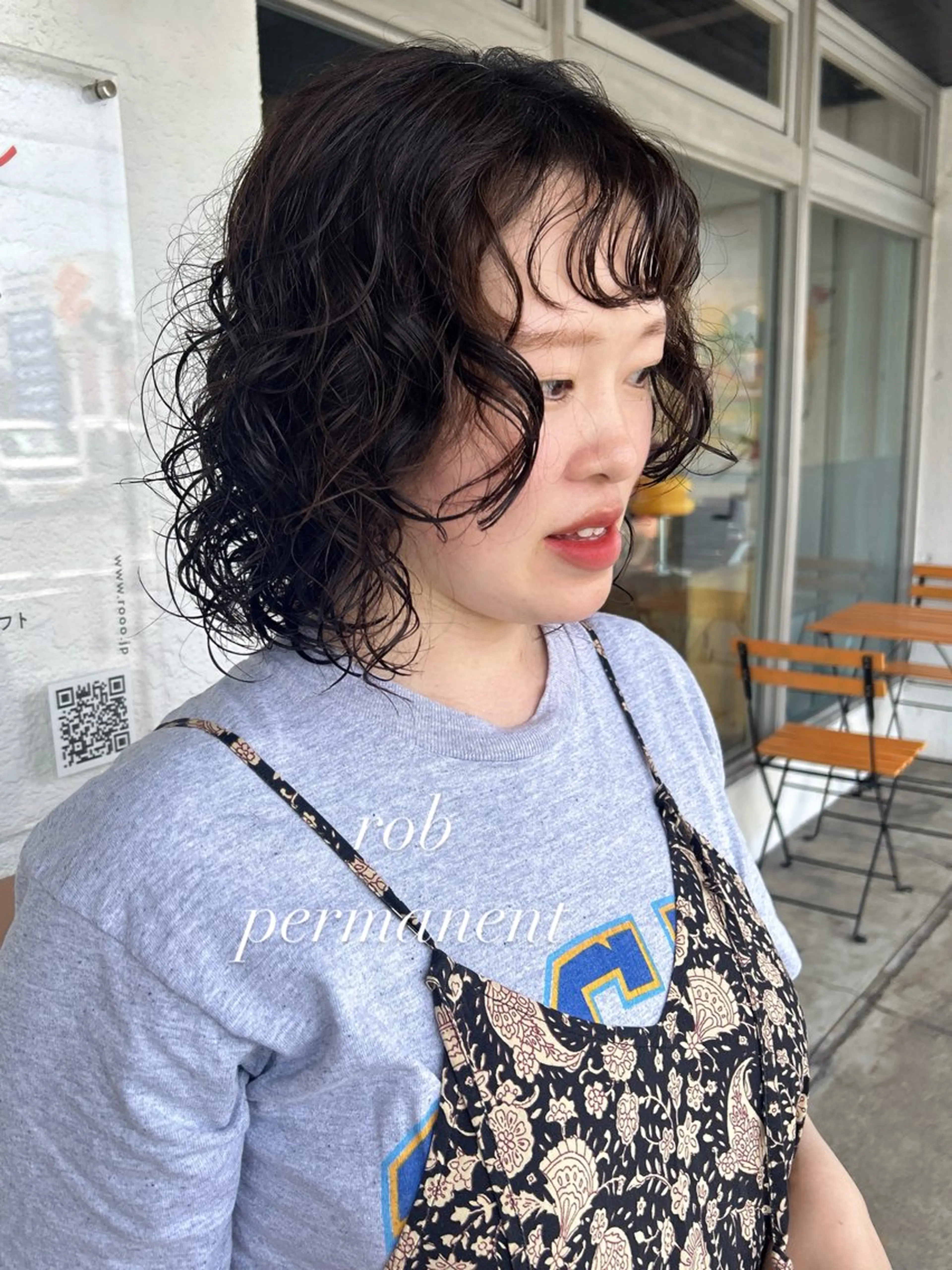ミディアム パーマ ミディアムパーマ ボブ くせ毛 伸ばしかけ パーマ shiho/レイヤー /透明感カラーのヘアスタイル