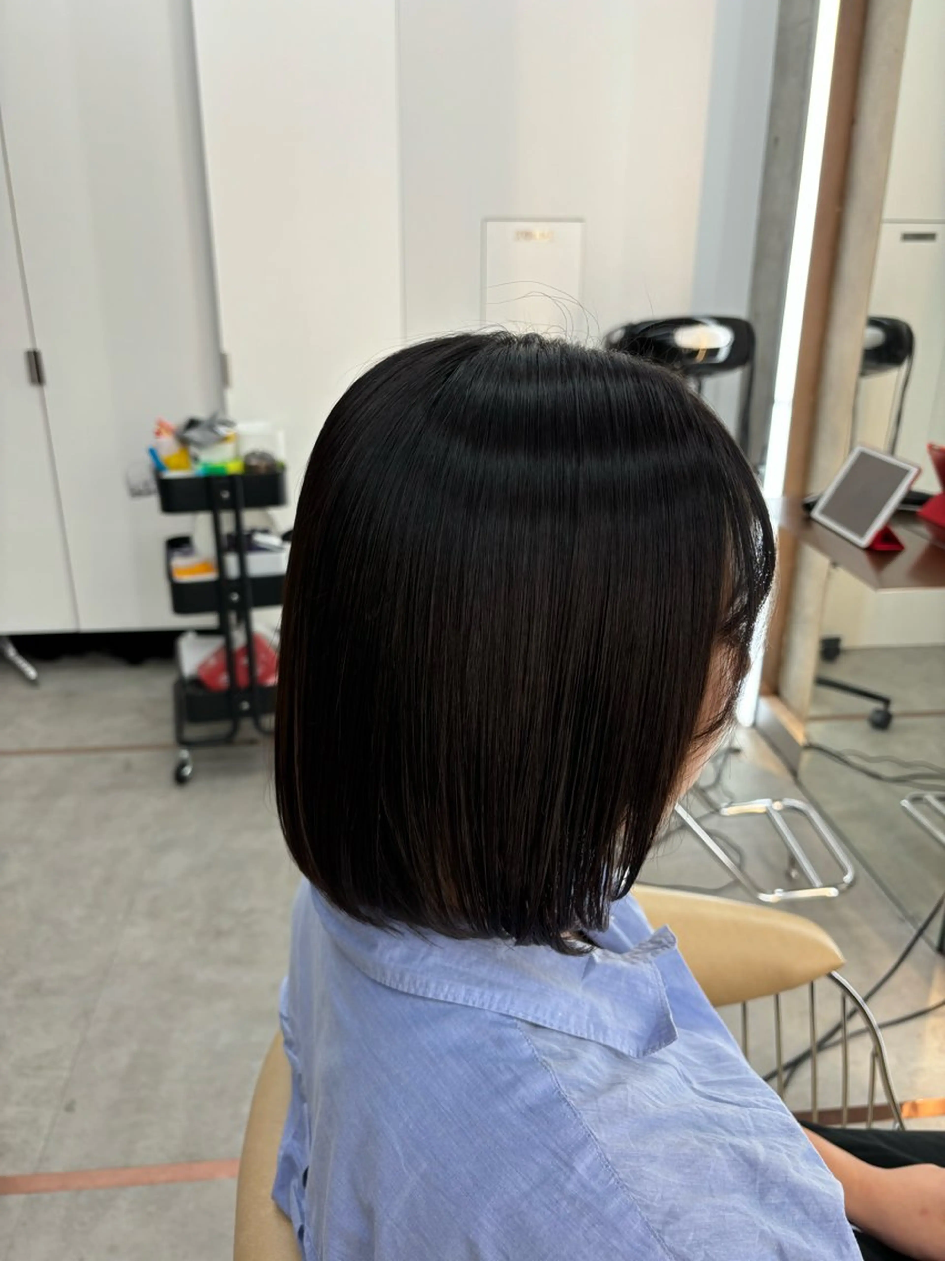 ミディアム カラー パーマ カット トリートメント 髪質改善|透明 感カラー🩵レイヤーのヘアスタイル