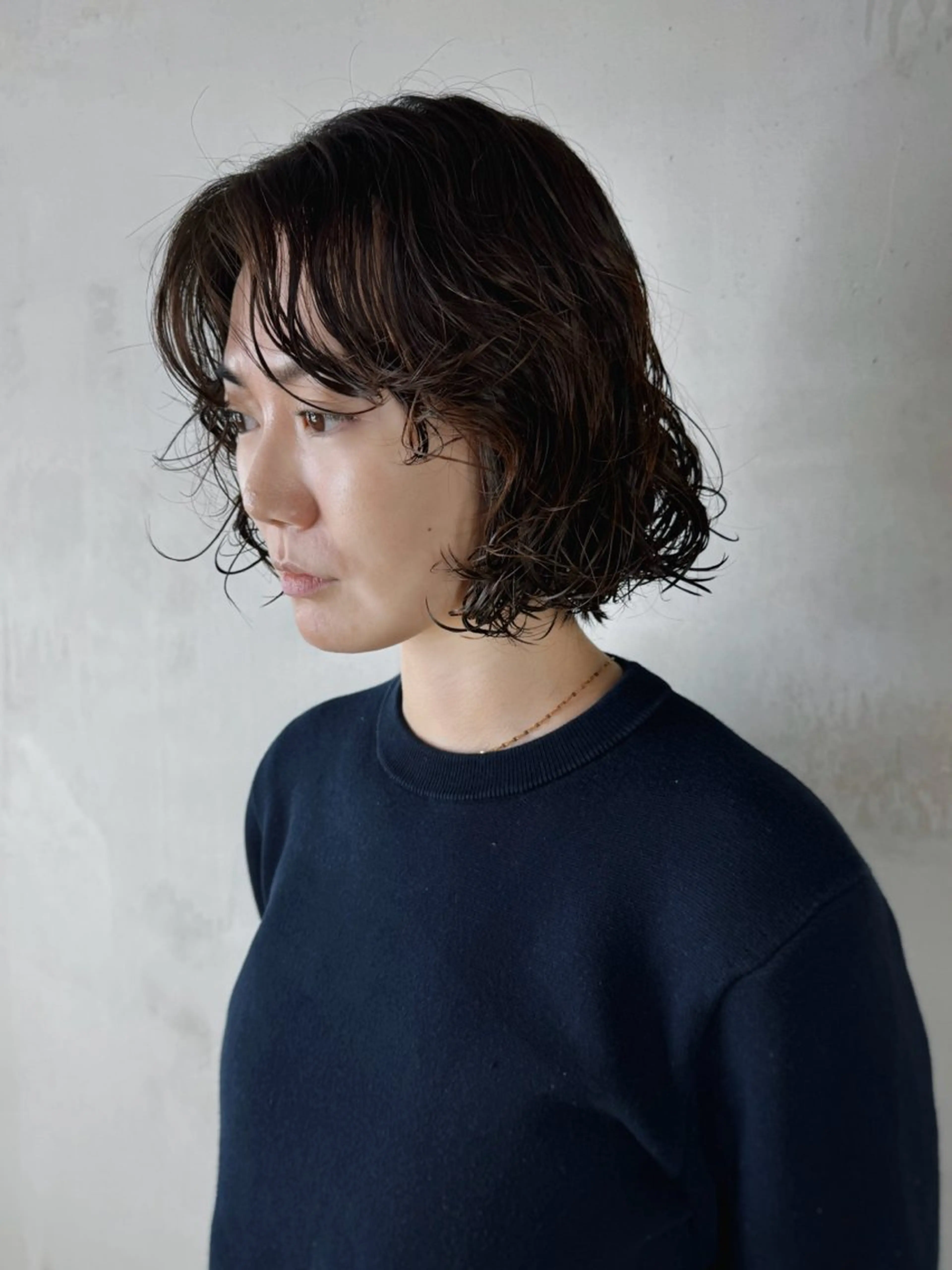 ミディアム パーマ ブリーチカラー アンブレラカラーのヘアスタイル