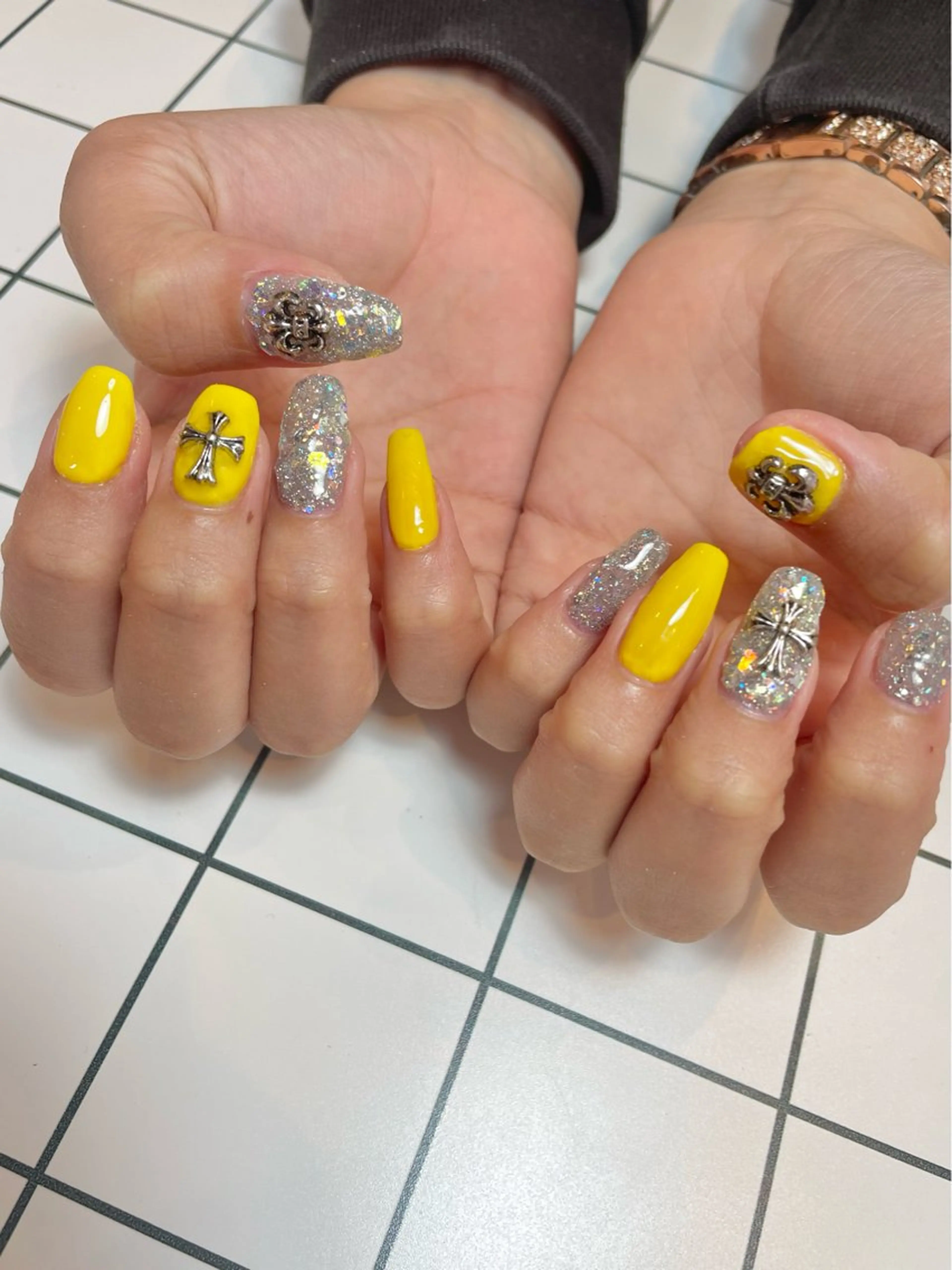 ネイル キラキラネイル 黄色 nail salon POPPYのネイルデザイン
