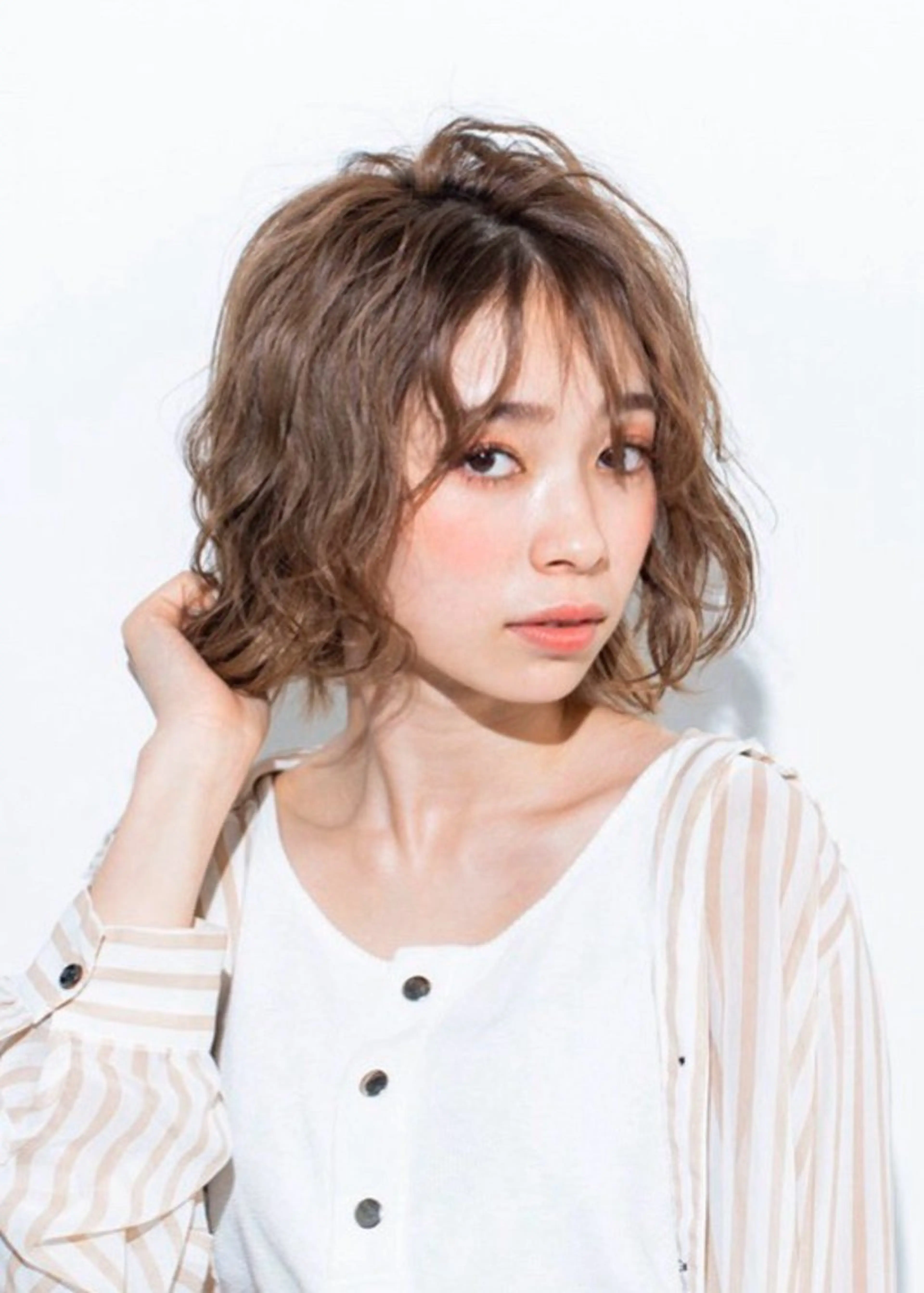 ミディアム ハイトーン/ ダブルカラー/透明感のヘアスタイル