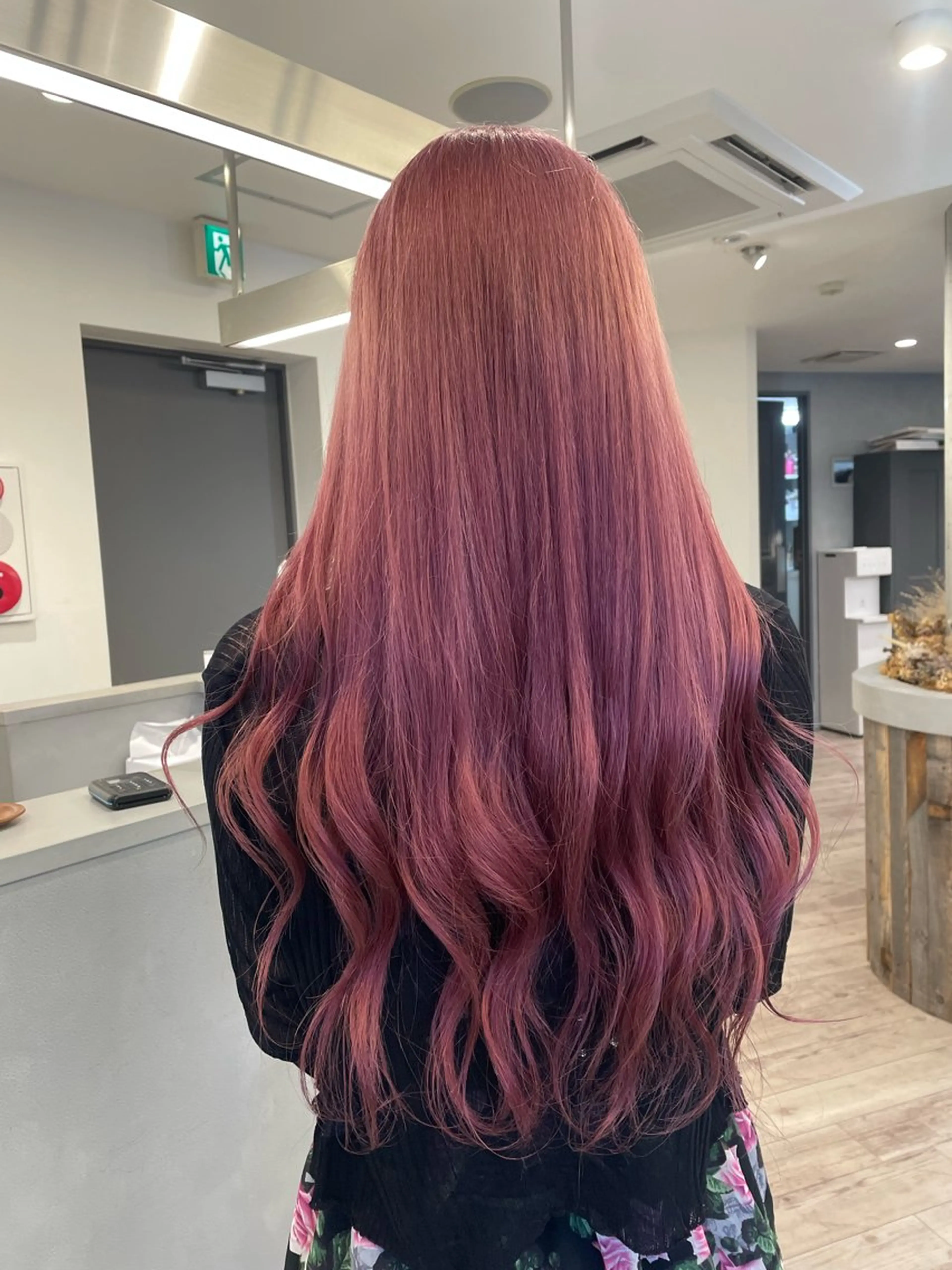 ロング カラー Loob TOKYO MiZUKiのヘアスタイル