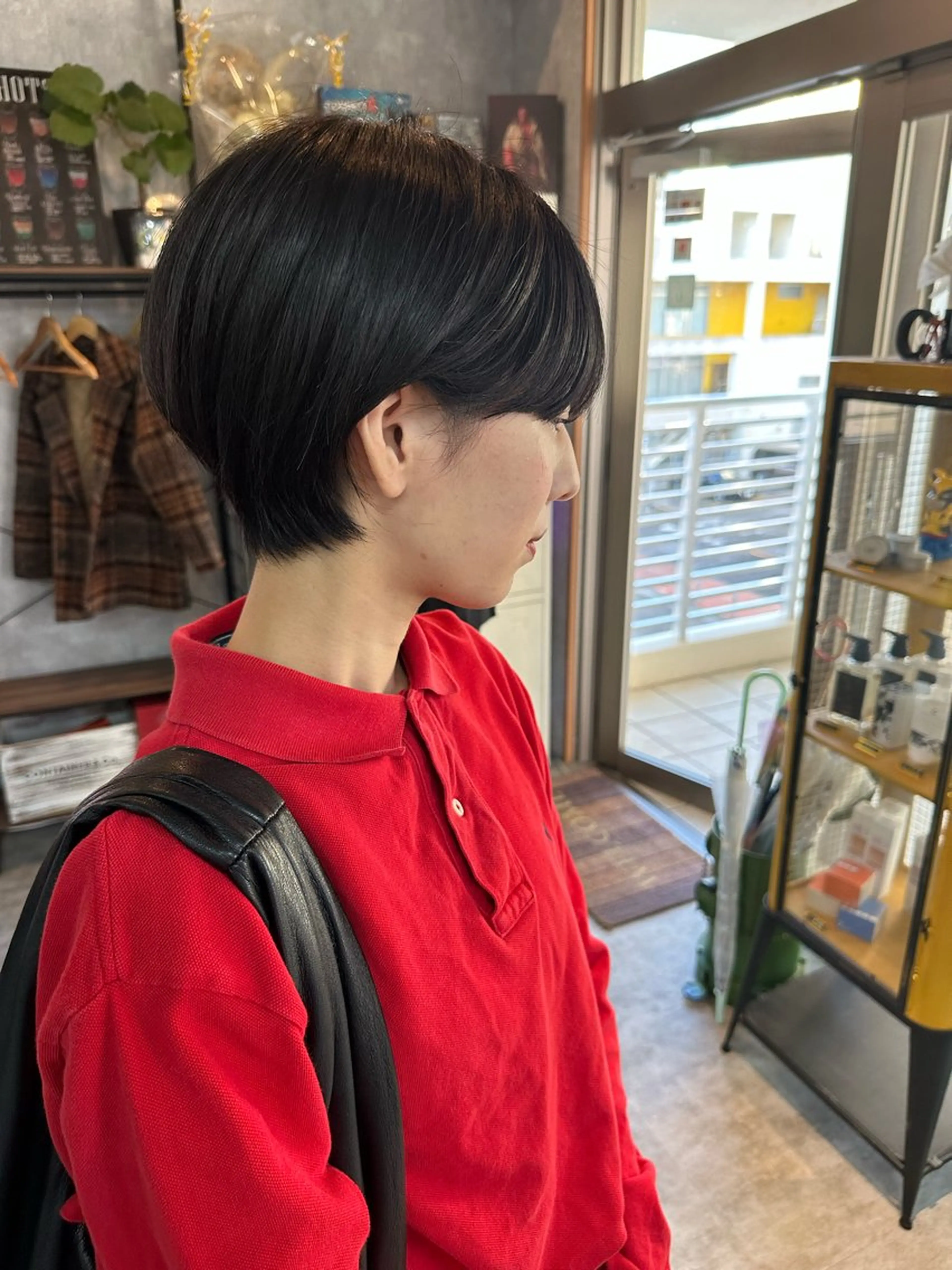 ショート 切りっぱなしボブ ショートボブ ハンサムショート 丸みショート ボブ カット ヘアカラー トリートメント モテ髪/ボブ/ショー ト/アダチフウトのヘアスタイル